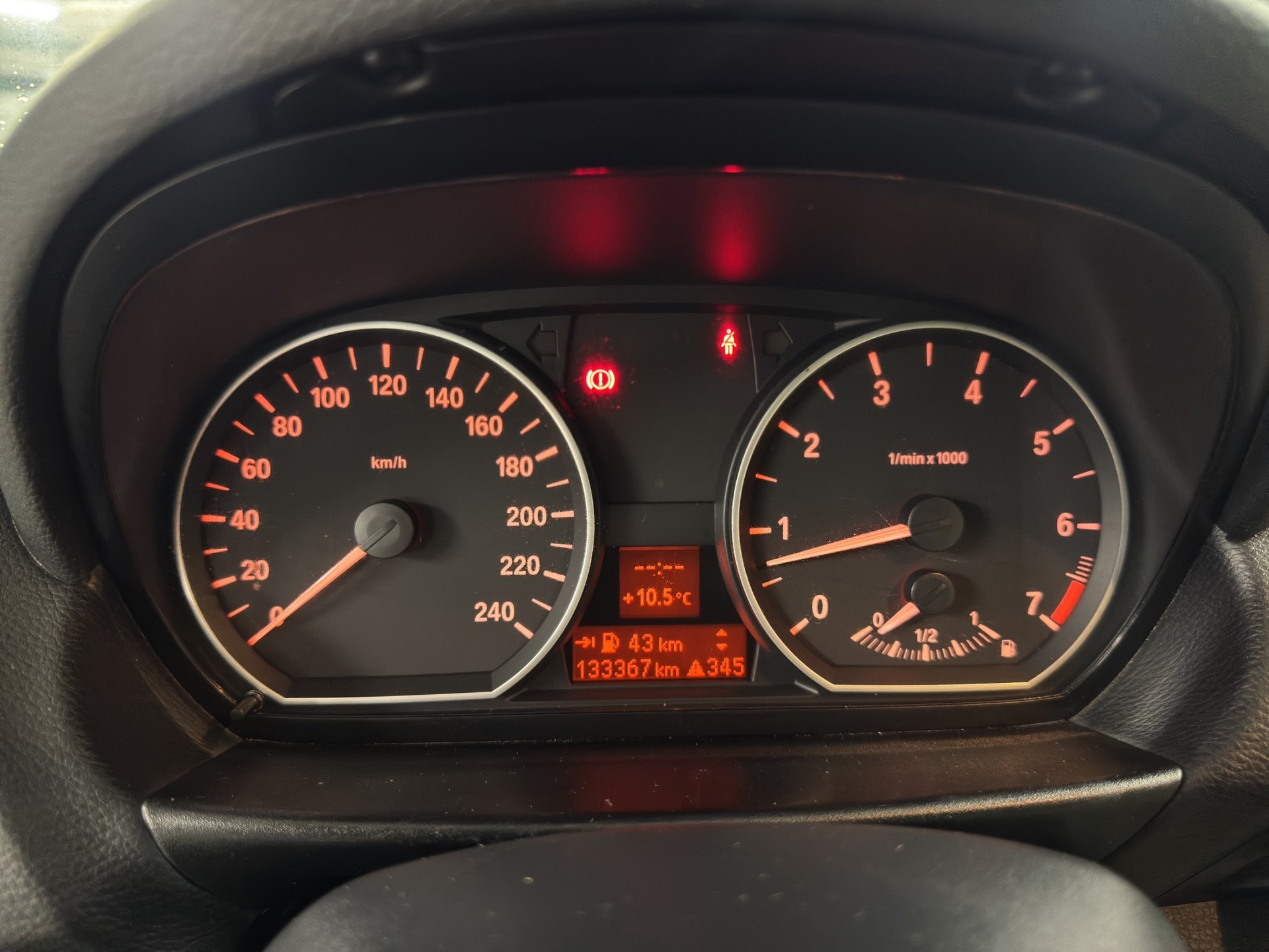 BMW 118i Cabrio-image-15