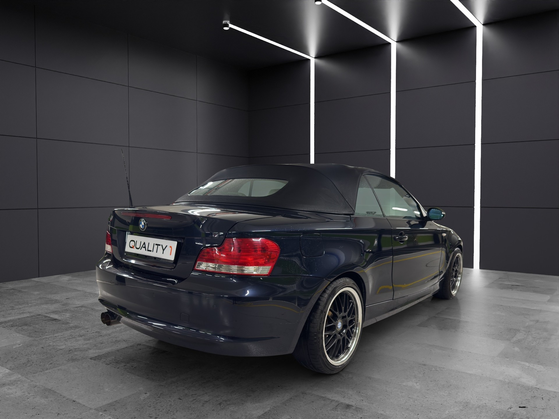 BMW 118i Cabrio-image-4