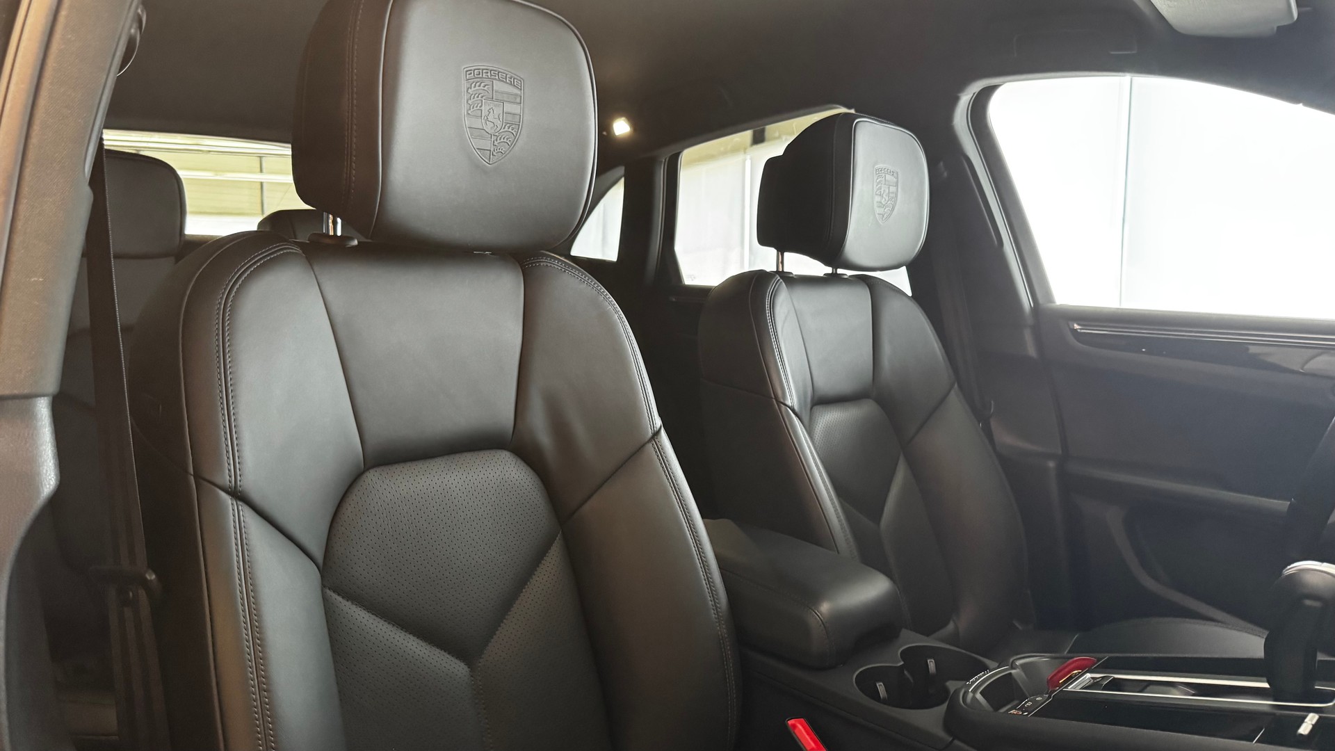 PORSCHE Macan 2.0 T-image-1