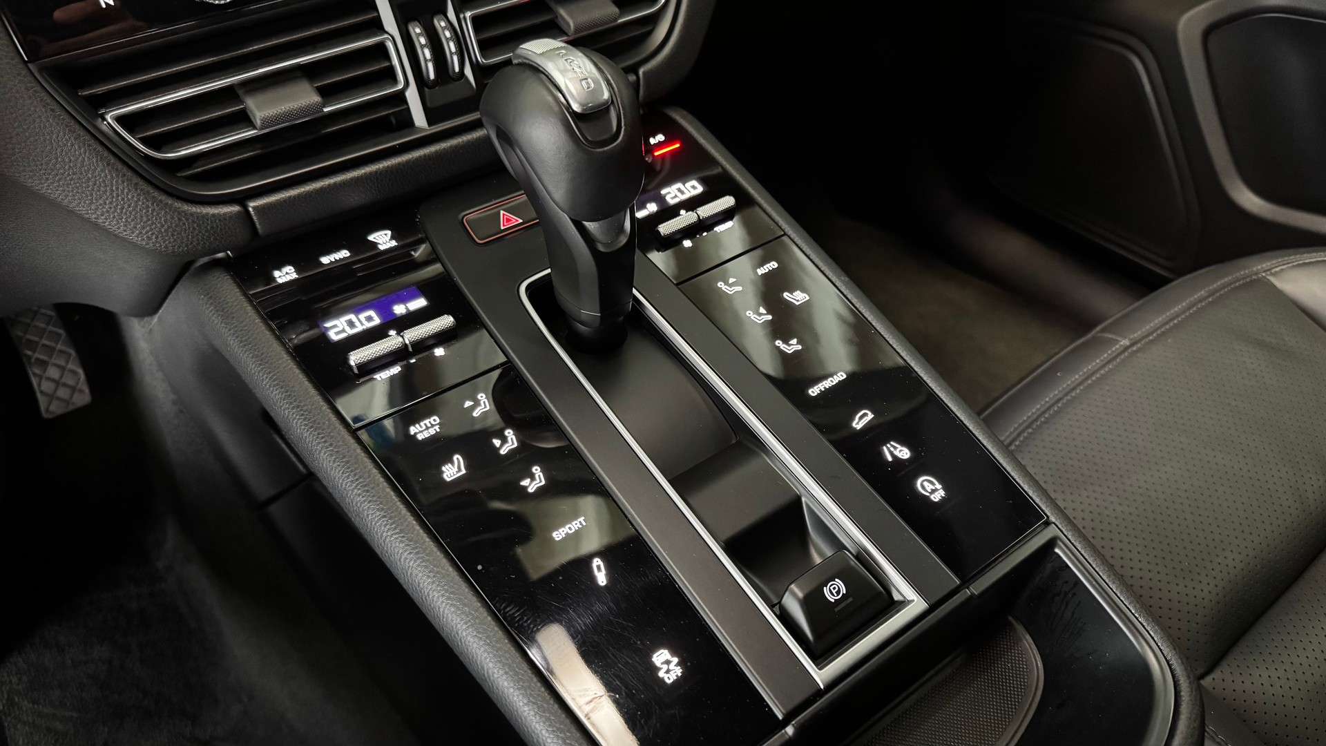 PORSCHE Macan 2.0 T-image-13