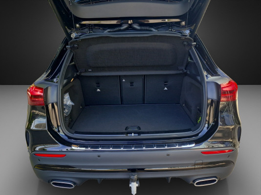MERCEDES-BENZ GLA 180 7G-DCT-image-10
