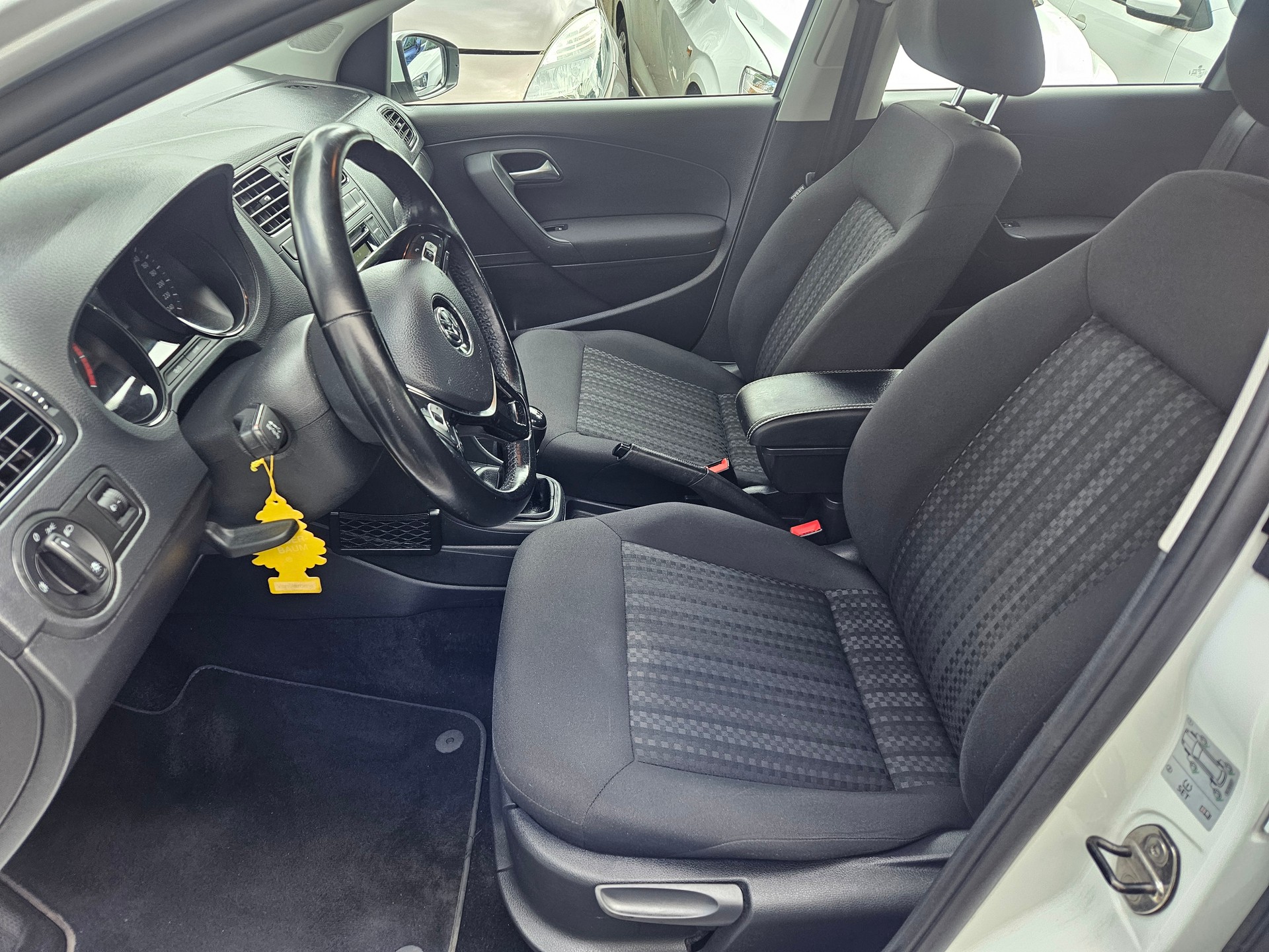 VW Polo 1.0 BMT Trendline-image-8