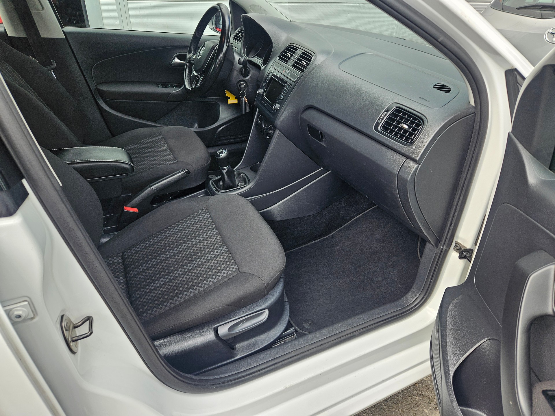VW Polo 1.0 BMT Trendline-image-10
