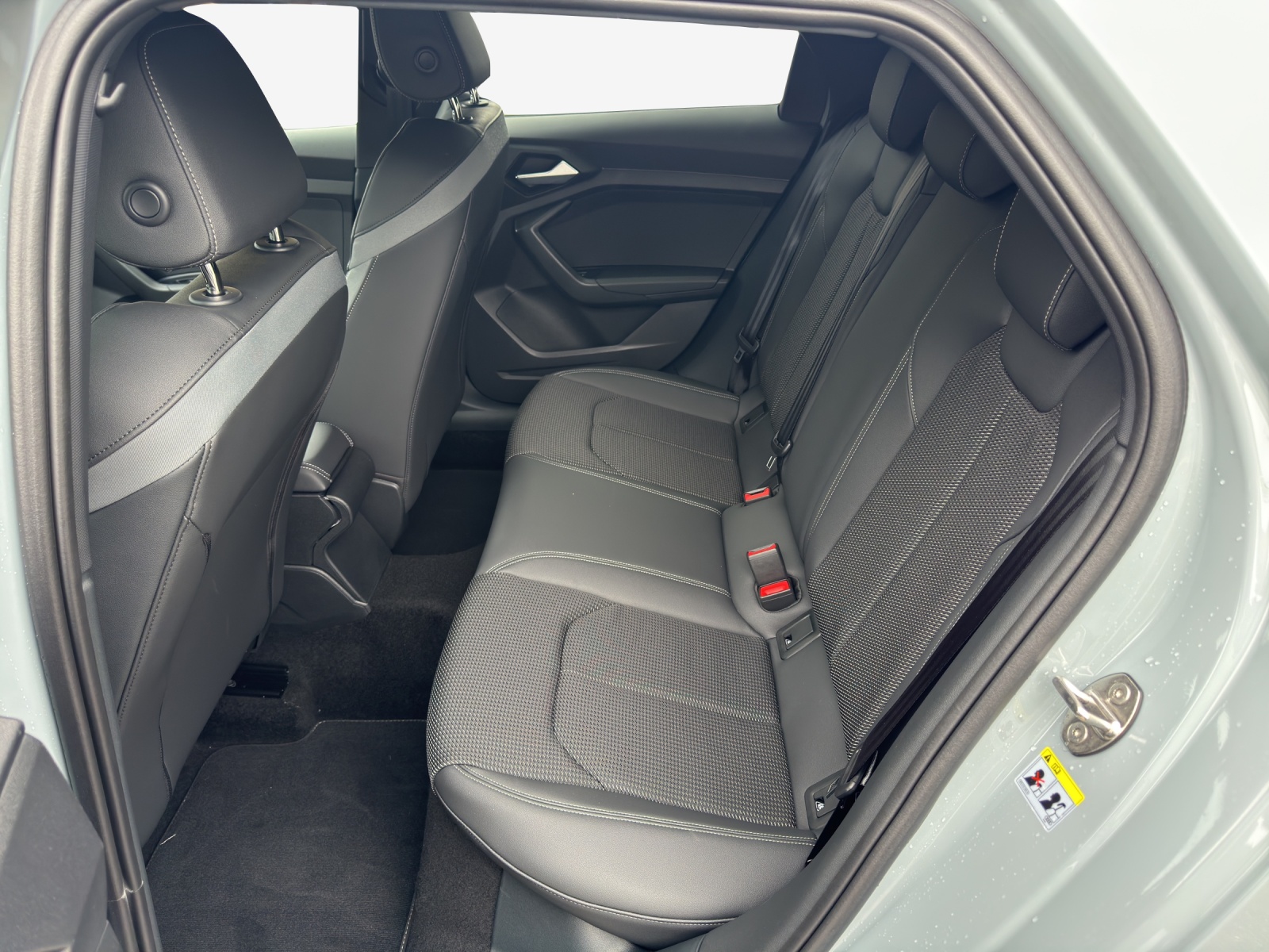AUDI A1 Sportback 30 TFSI S Line Attraction S-tronic-image-11