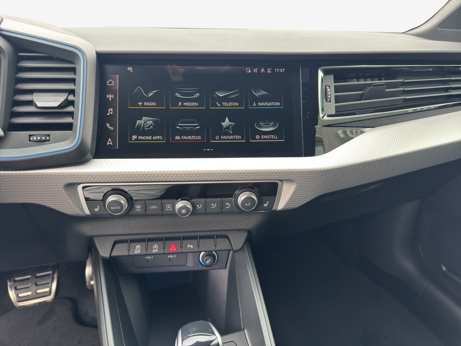 AUDI A1 Sportback 30 TFSI S Line Attraction S-tronic-image-10
