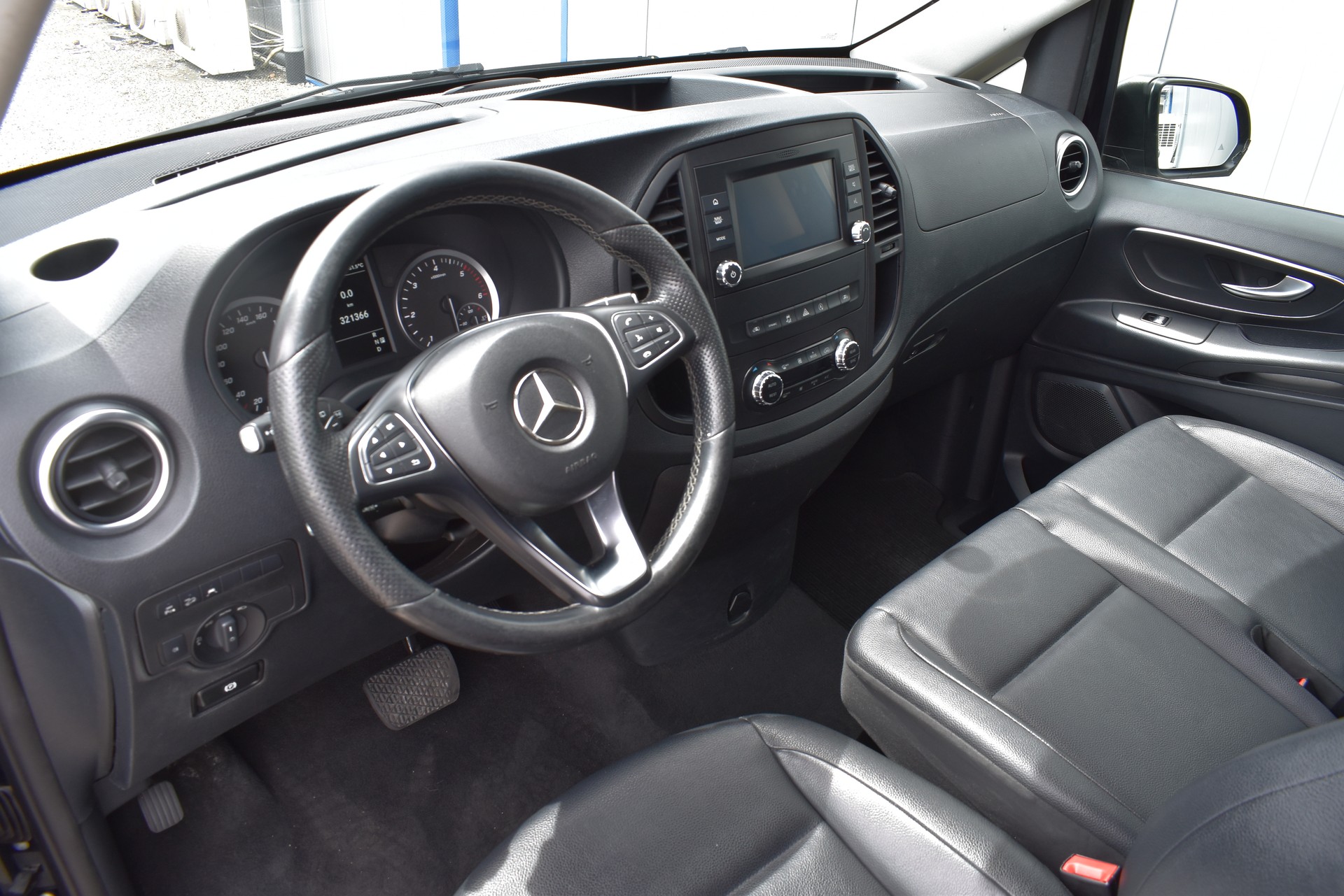 MERCEDES-BENZ Vito 116 CDI Lang Select Tourer 4Matic 9G-Tronic-image-10