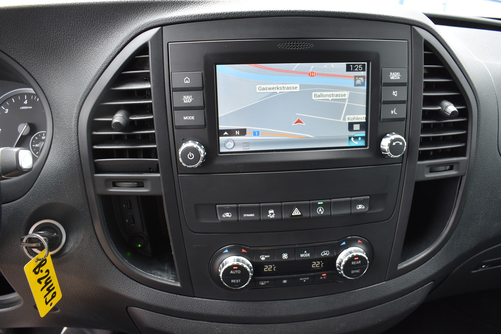 MERCEDES-BENZ Vito 116 CDI Lang Select Tourer 4Matic 9G-Tronic-image-11