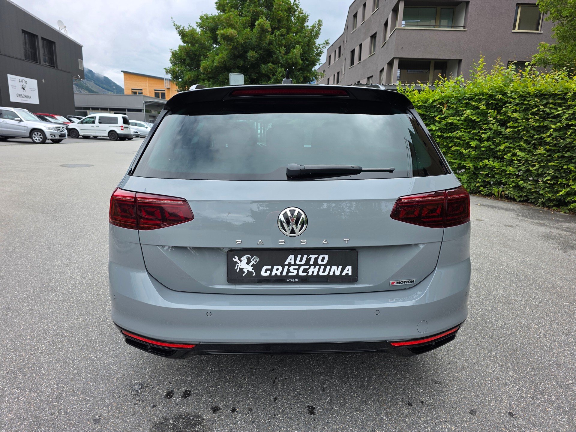VW Passat 2.0 TDI BMT R-Line Edition 4Motion DSG-image-3