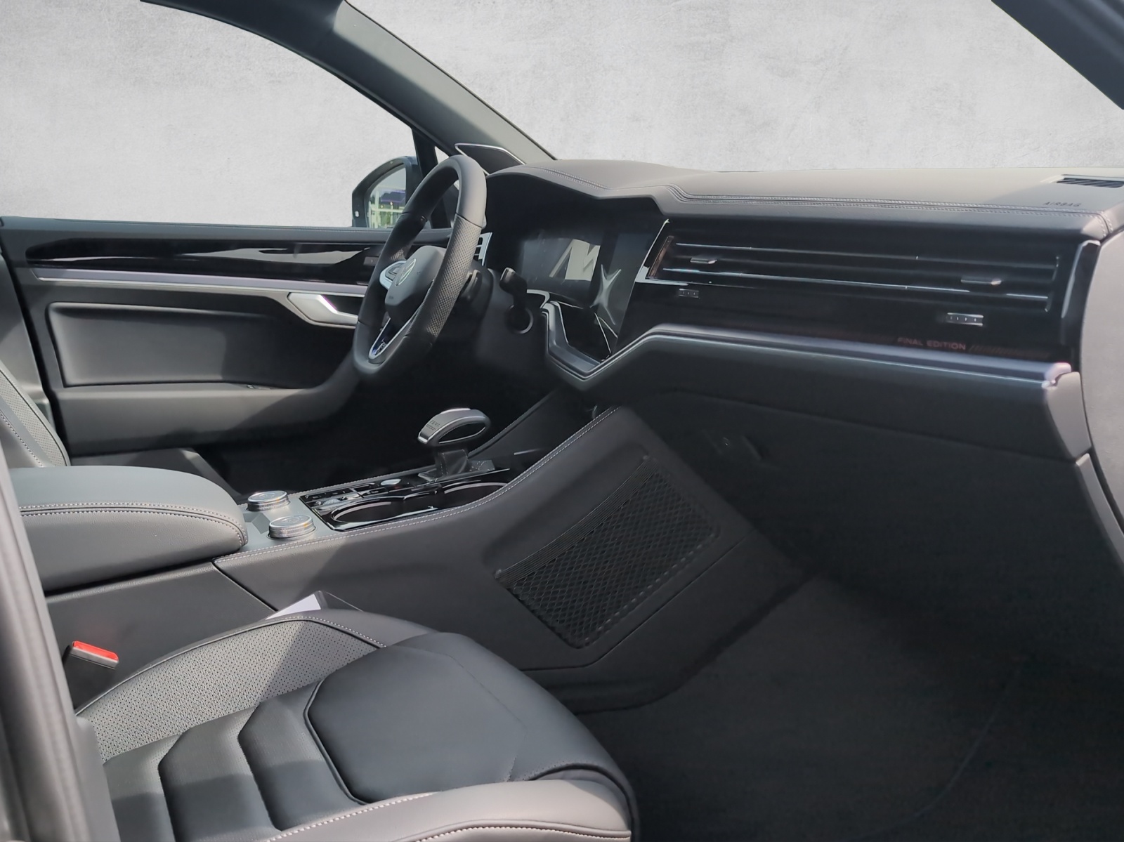 VW Touareg R Final Edition 3.0TSI 462PS 4Motion-image-12