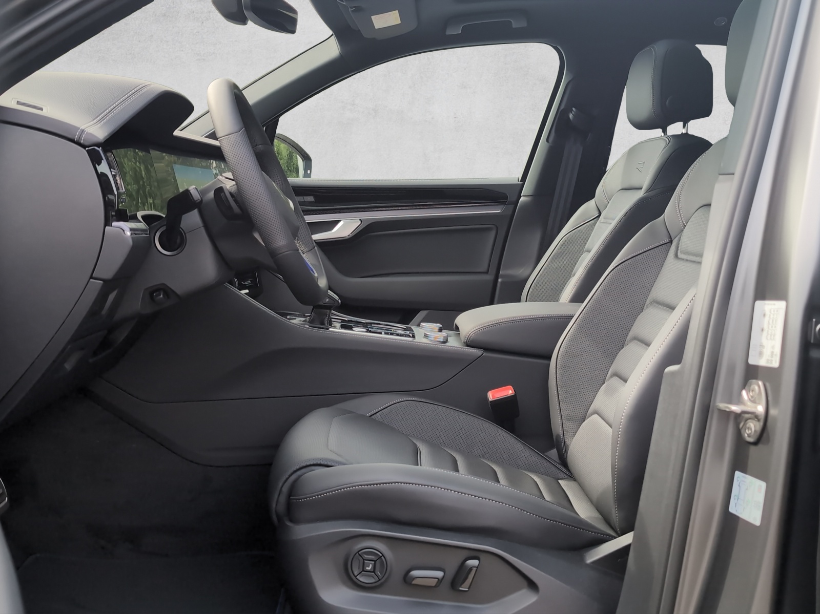 VW Touareg R Final Edition 3.0TSI 462PS 4Motion-image-8