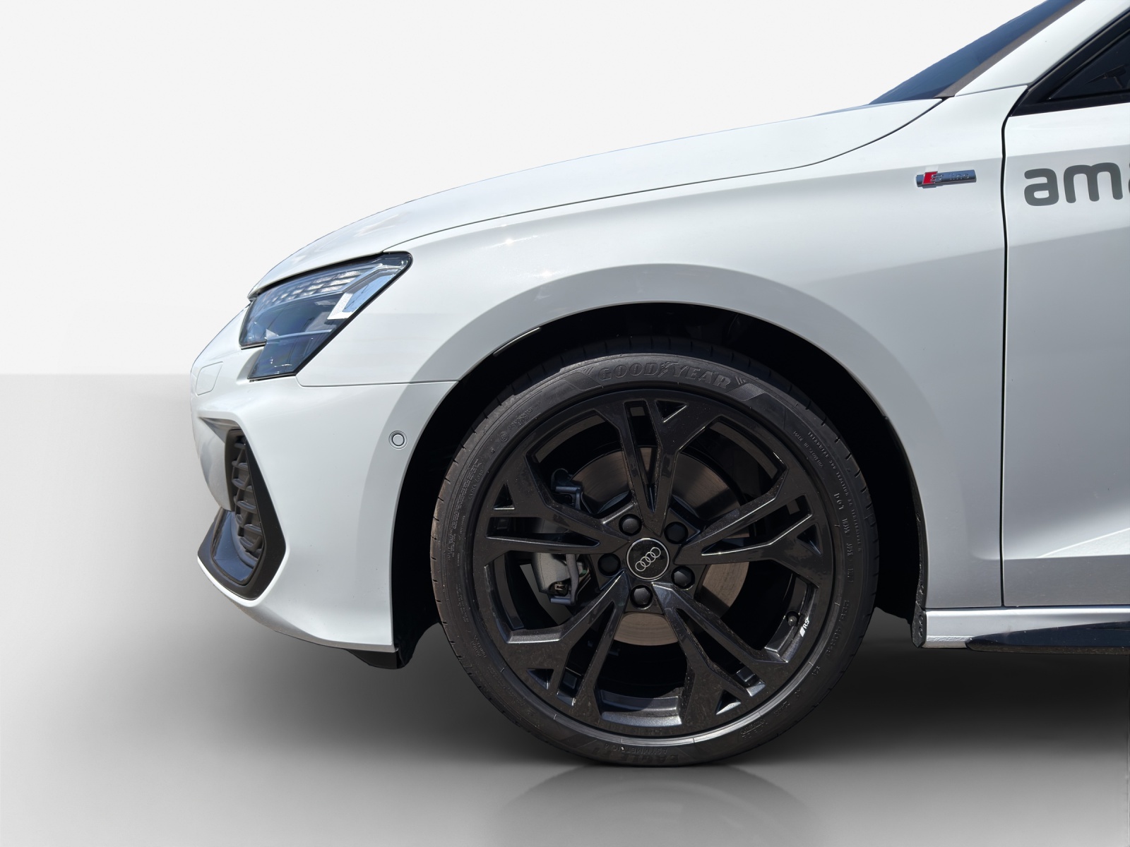 AUDI A3 Sportback TFSI 150 kW quattro S line S tronic-image-13