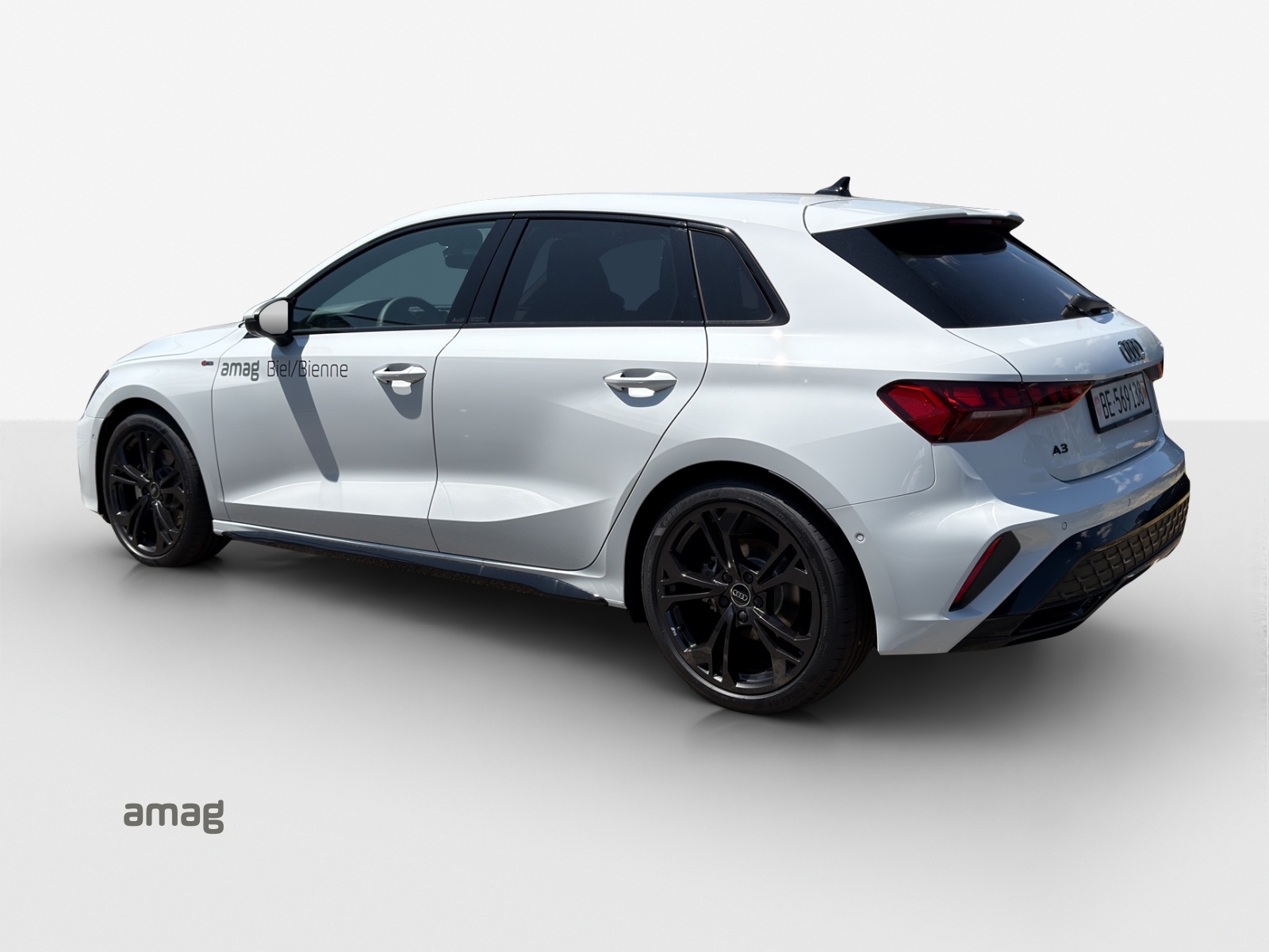 AUDI A3 Sportback TFSI 150 kW quattro S line S tronic-image-2