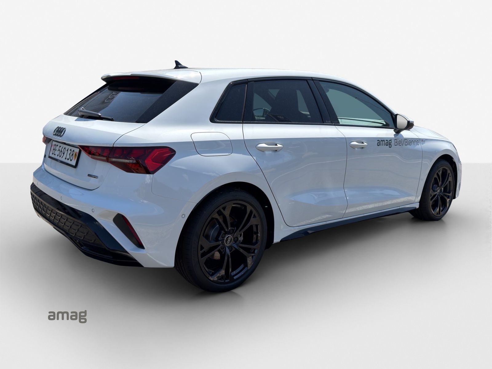 AUDI A3 Sportback TFSI 150 kW quattro S line S tronic-image-4