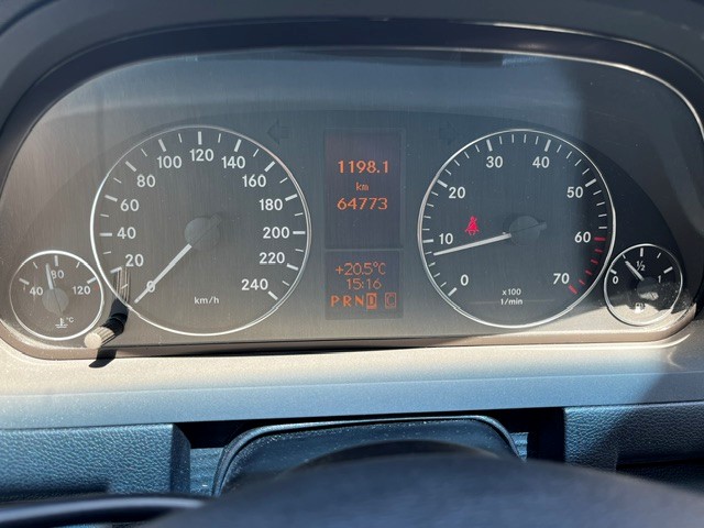 MERCEDES-BENZ A 200 Elégance-image-11