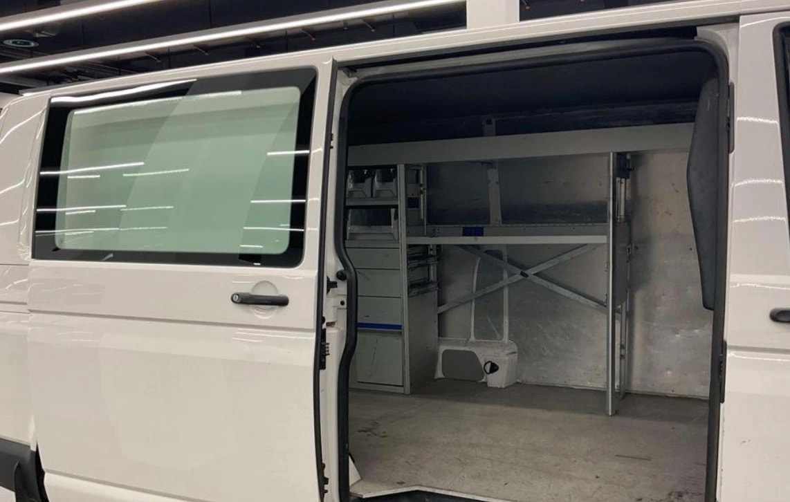 VW T6 2.0 TDI 4Motion Lang Version ( Mit AHK / Sortimo Regale )-image-14