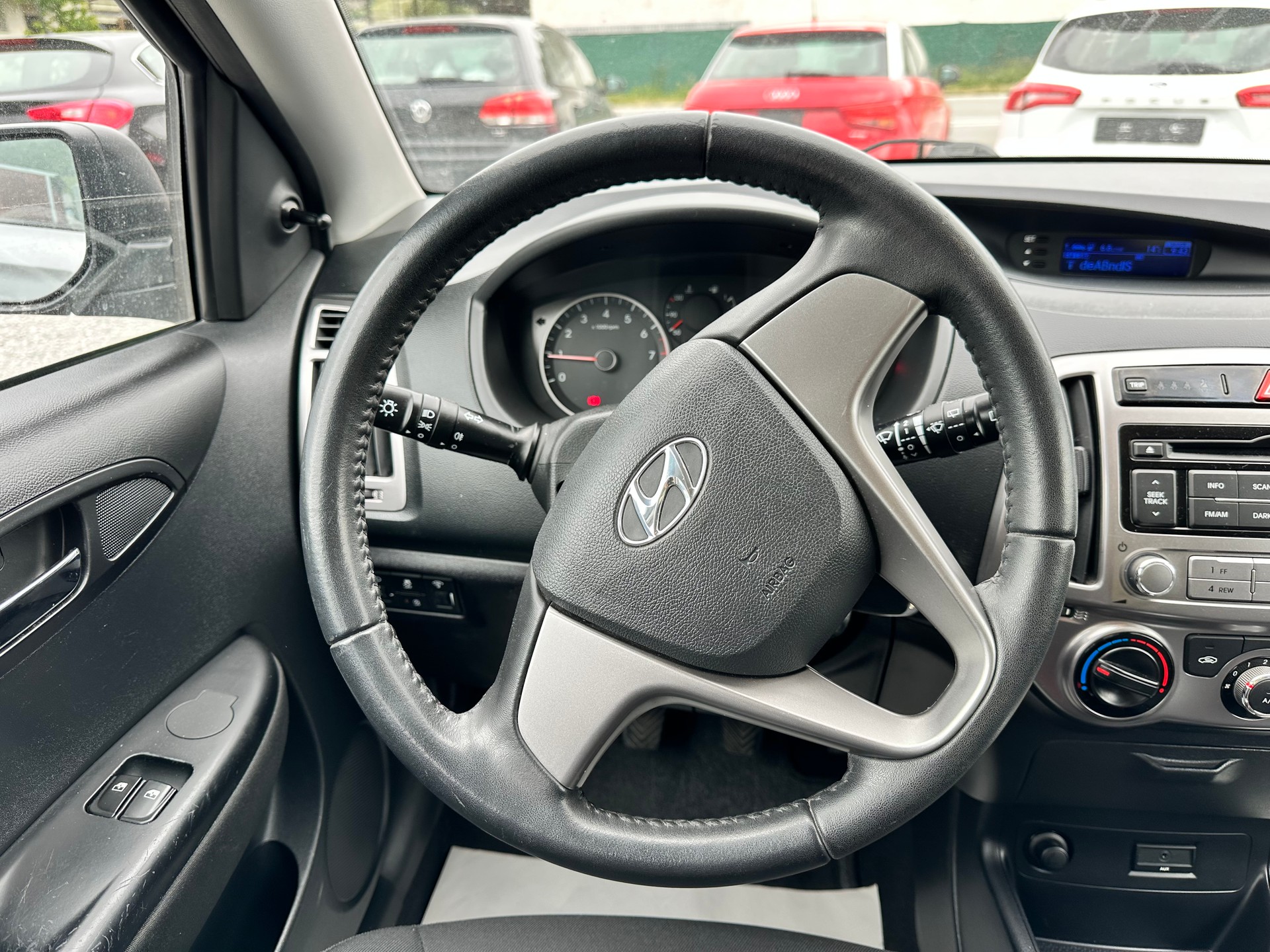 HYUNDAI i20 1.2 Comfort-image-12