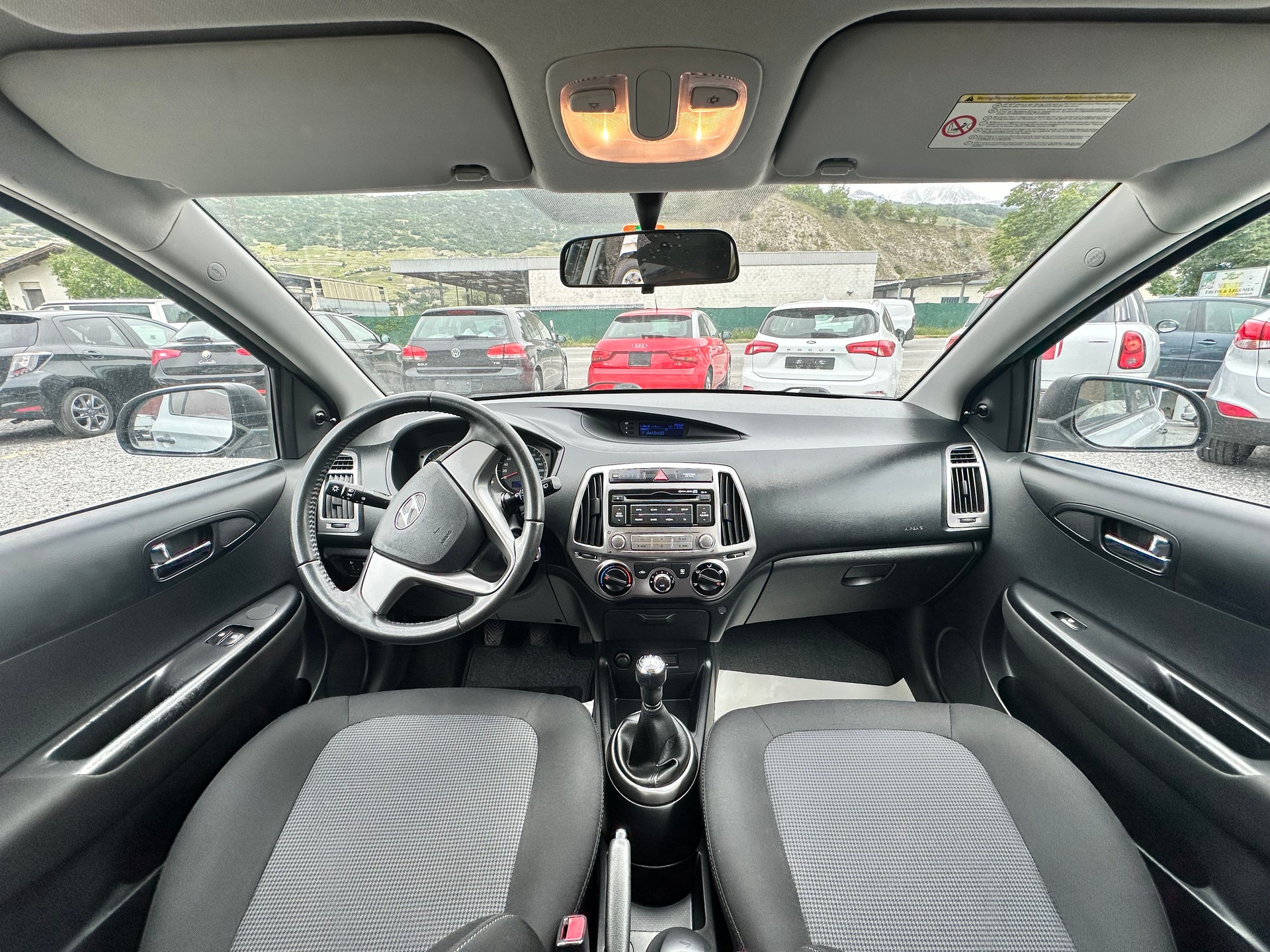 HYUNDAI i20 1.2 Comfort-image-9
