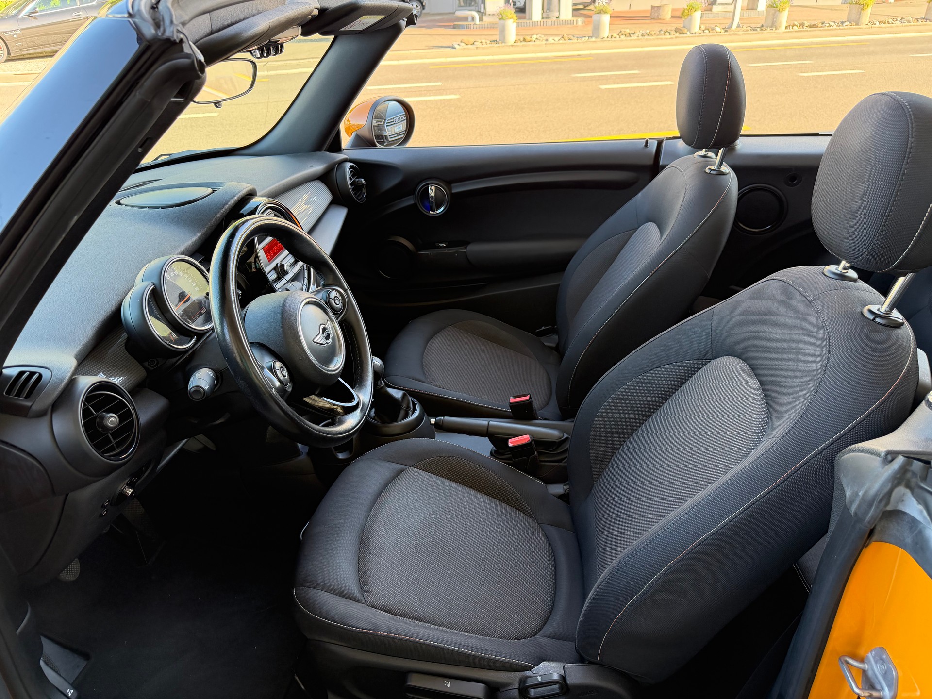 MINI One Cabriolet-image-6