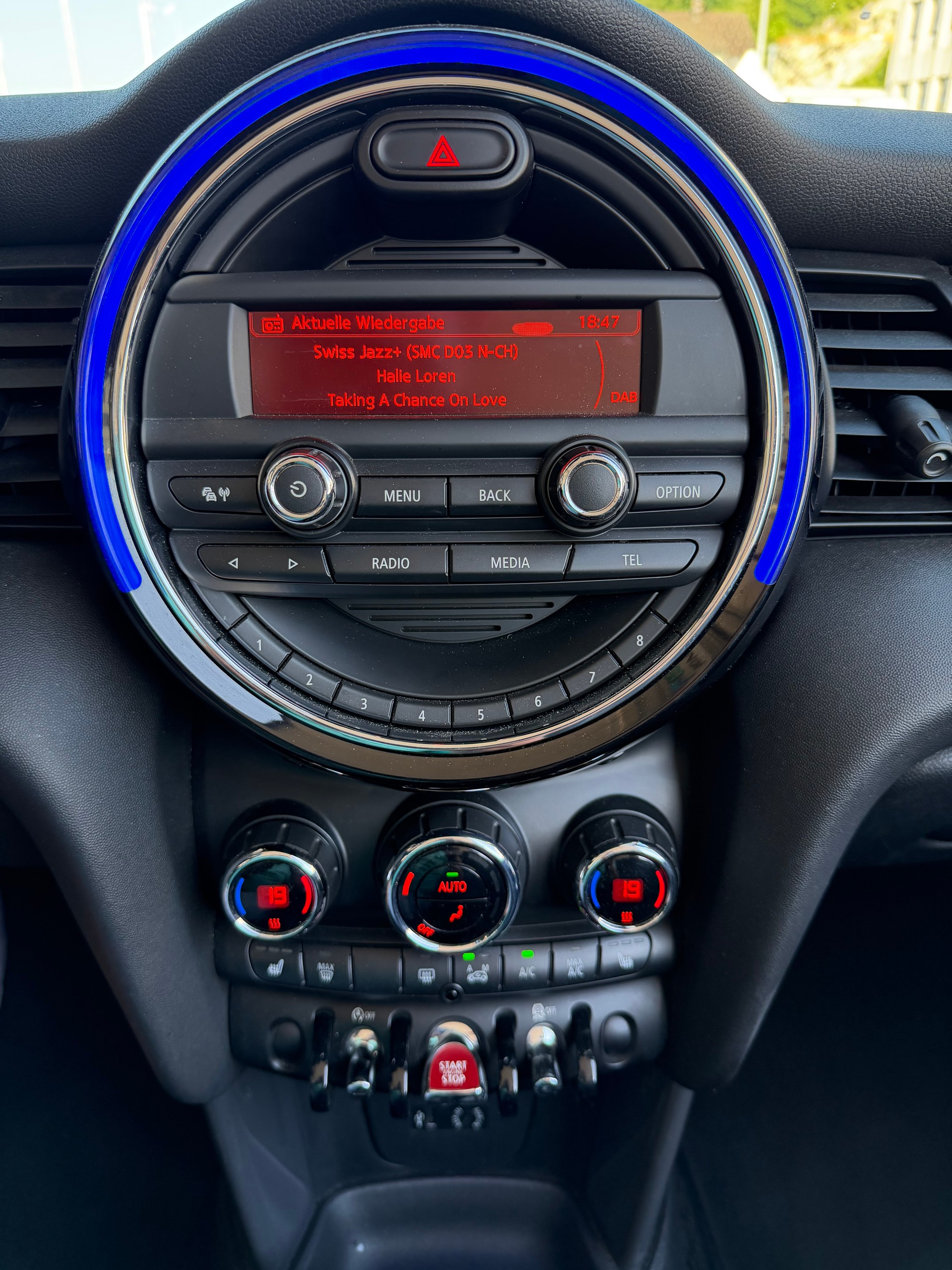 MINI One Cabriolet-image-10