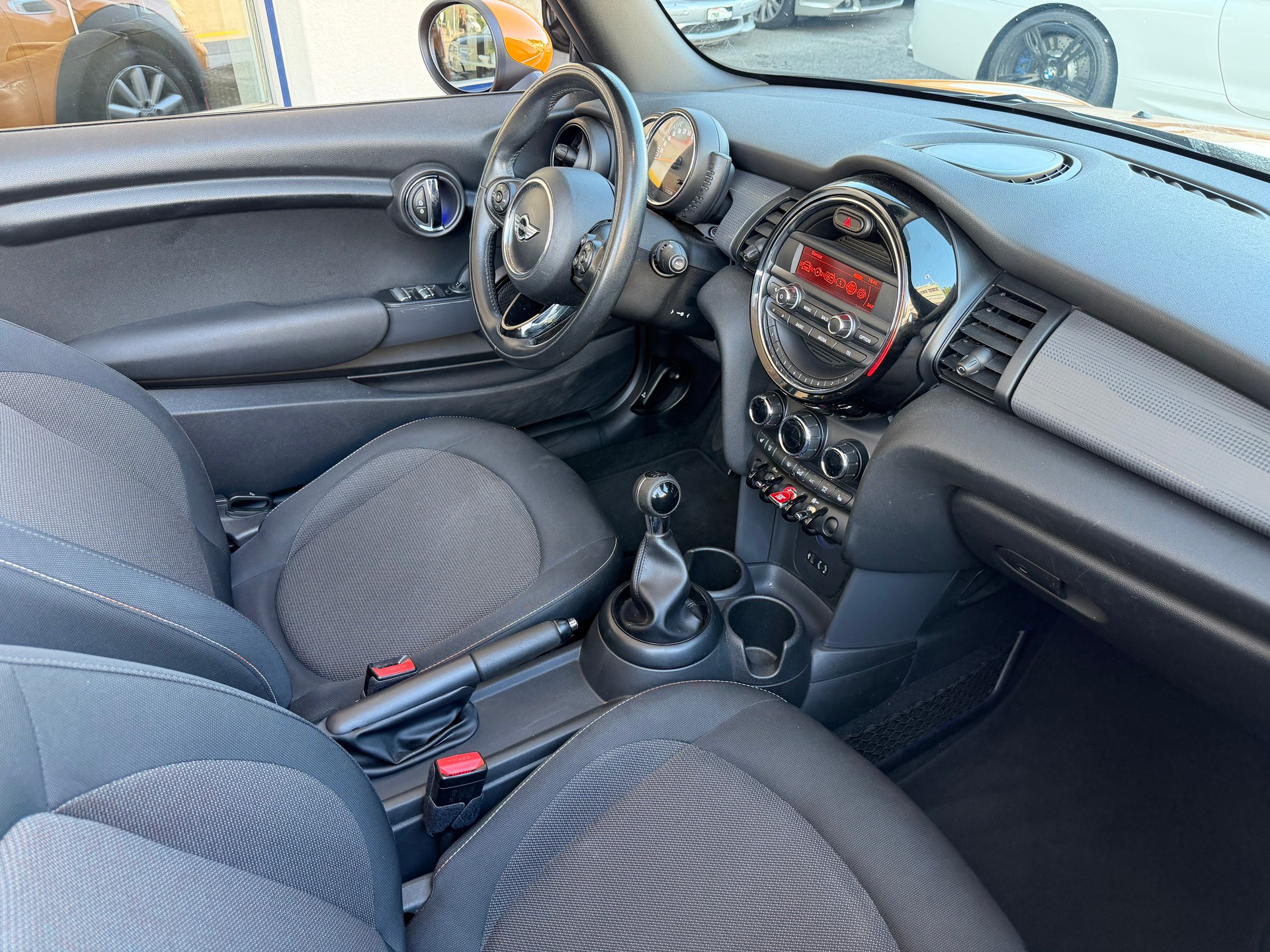 MINI One Cabriolet-image-8