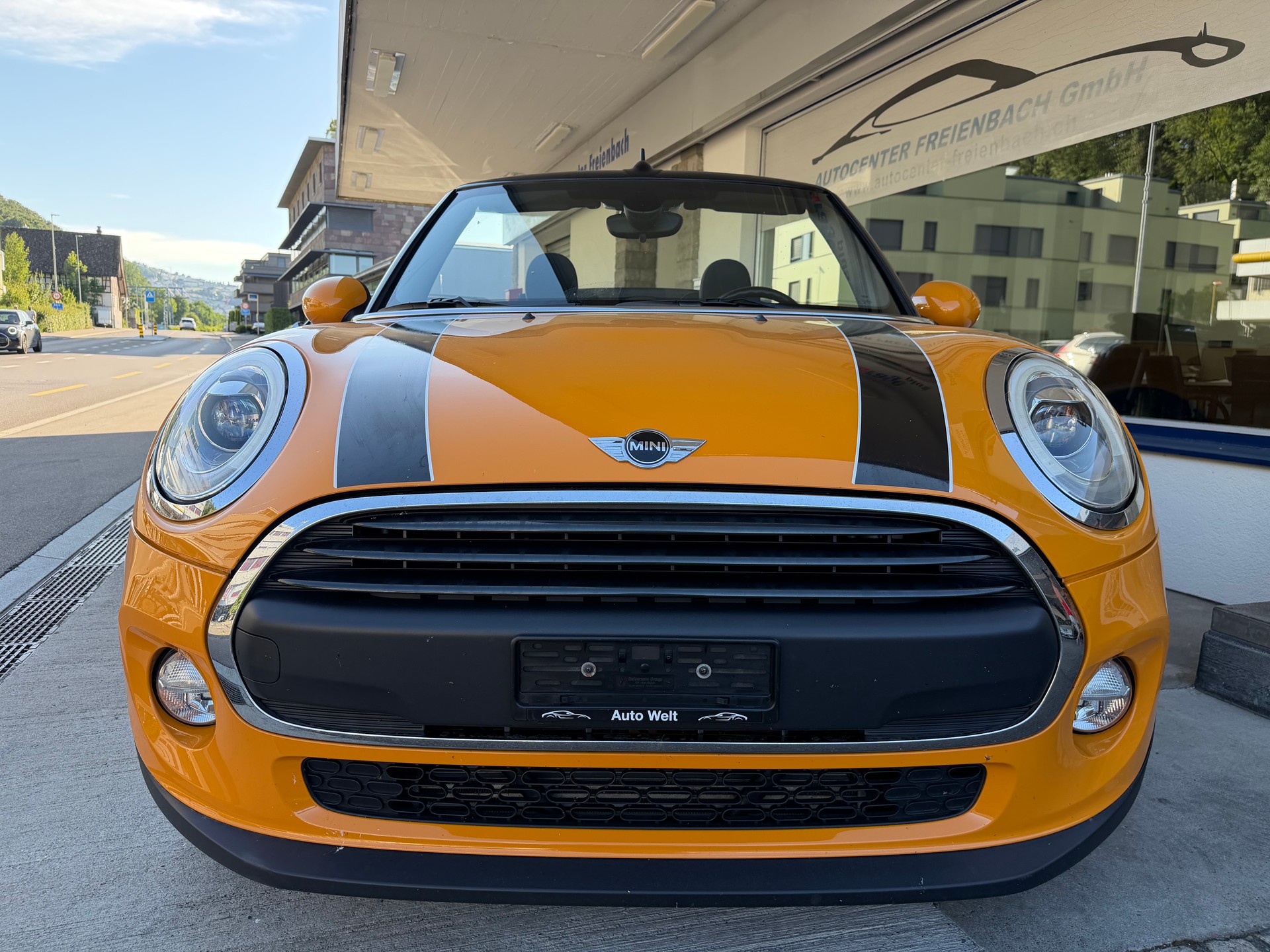 MINI One Cabriolet-image-1