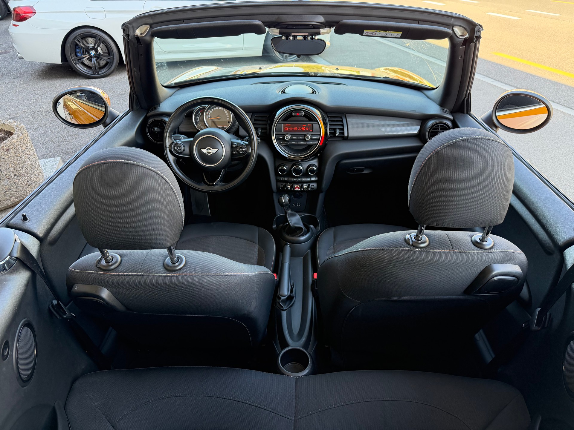 MINI One Cabriolet-image-9