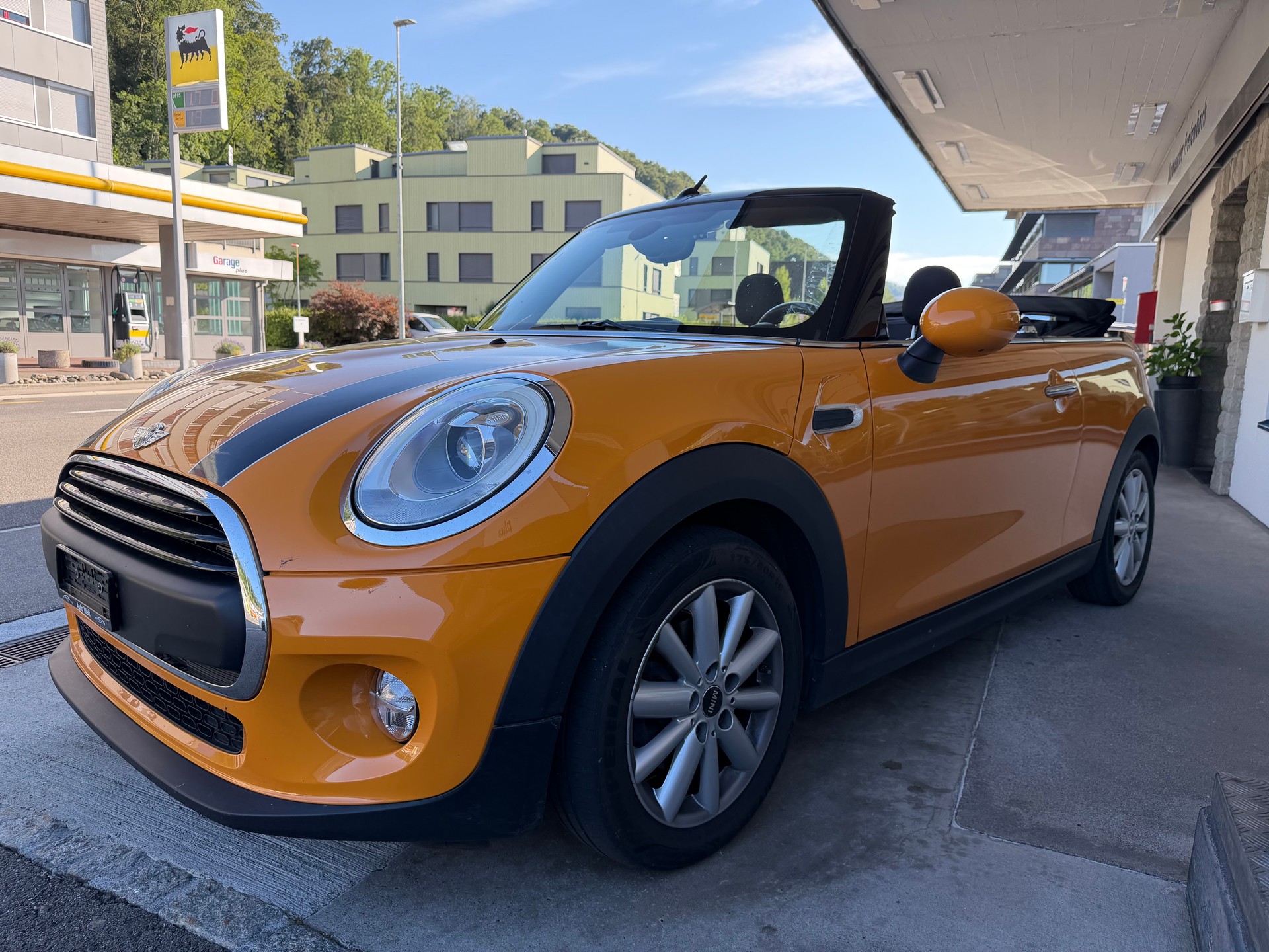 MINI One Cabriolet-image-0