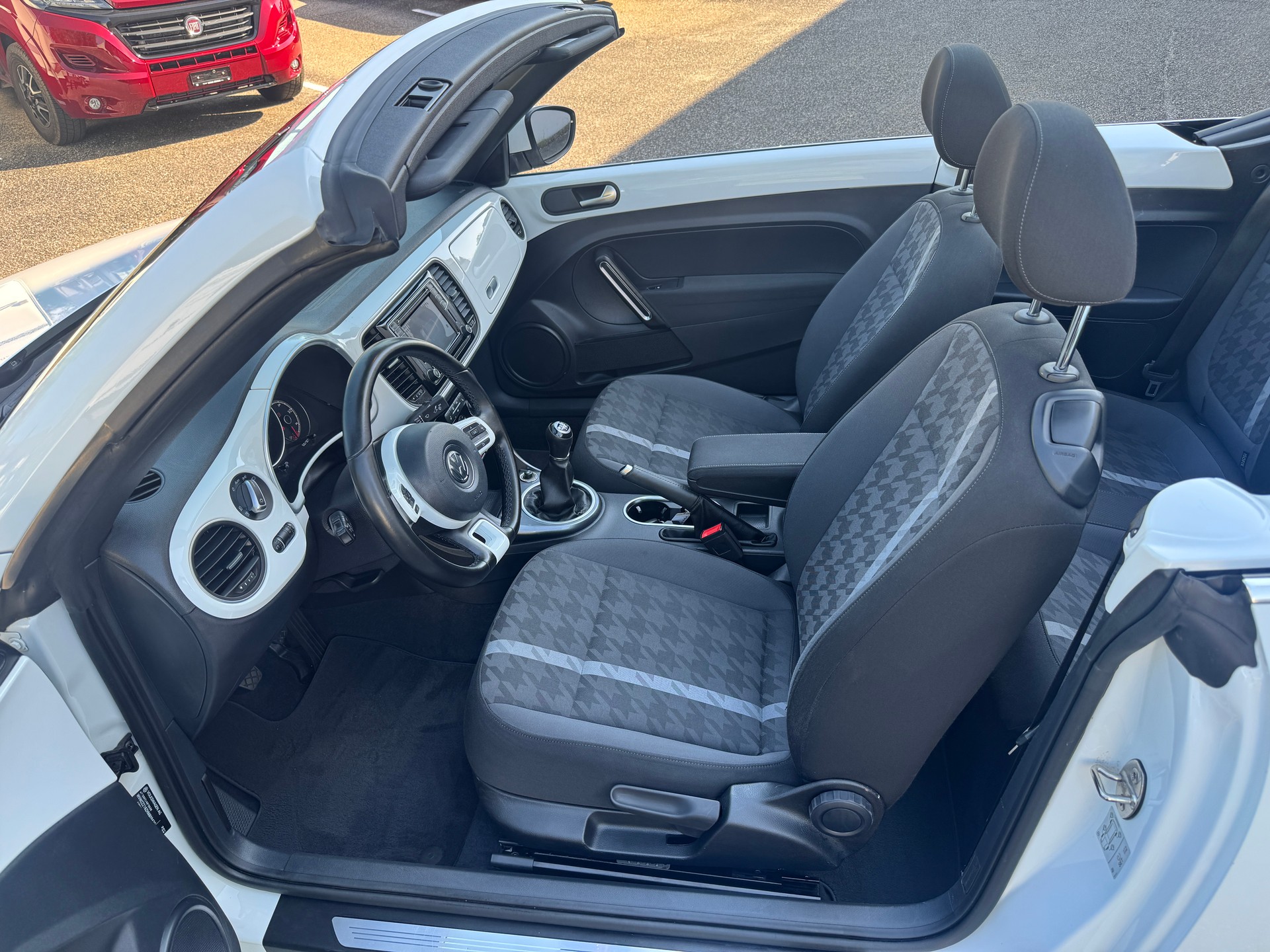 VW Beetle Cabriolet 1.2 TSI BMT-image-10