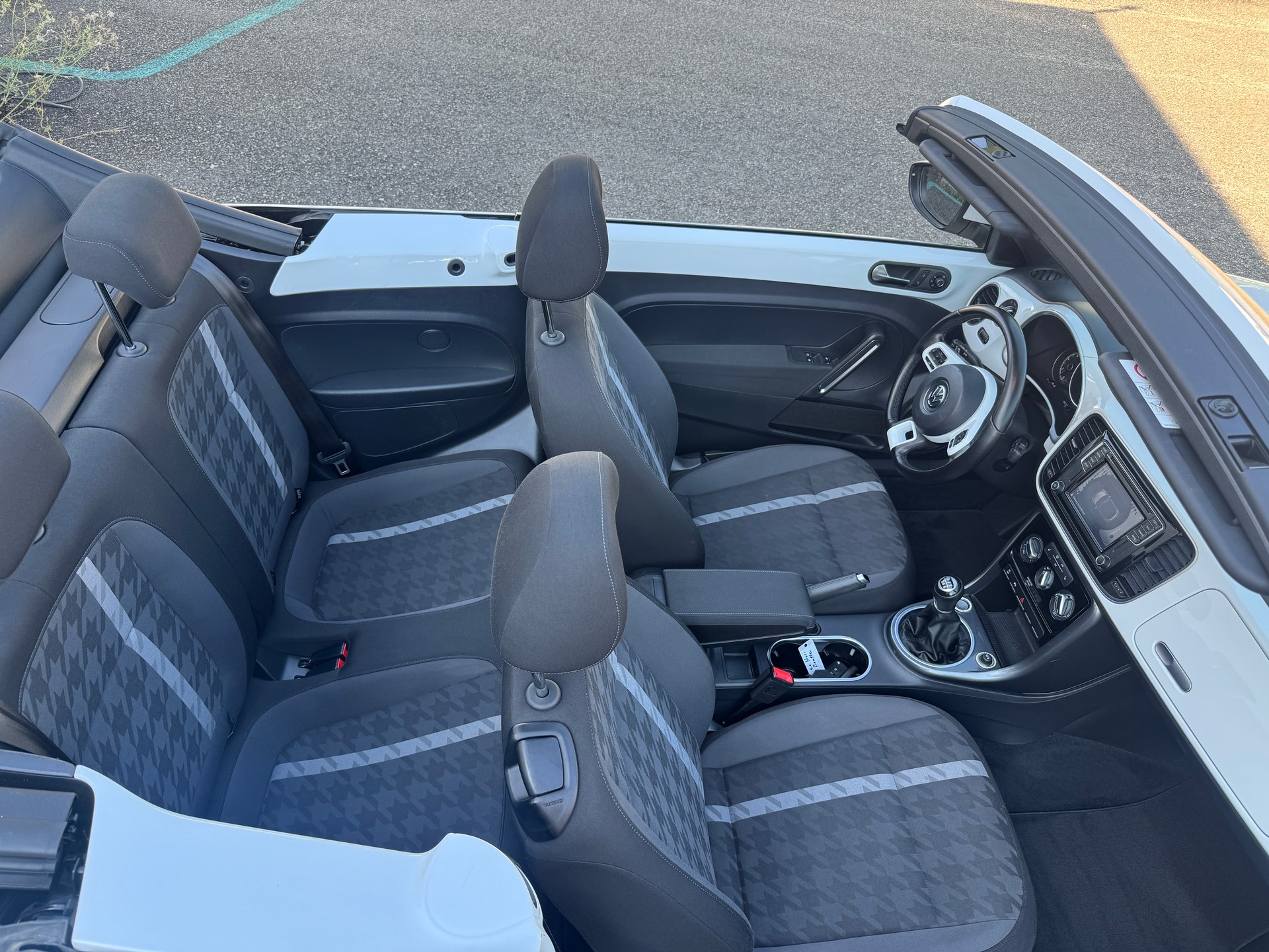 VW Beetle Cabriolet 1.2 TSI BMT-image-14