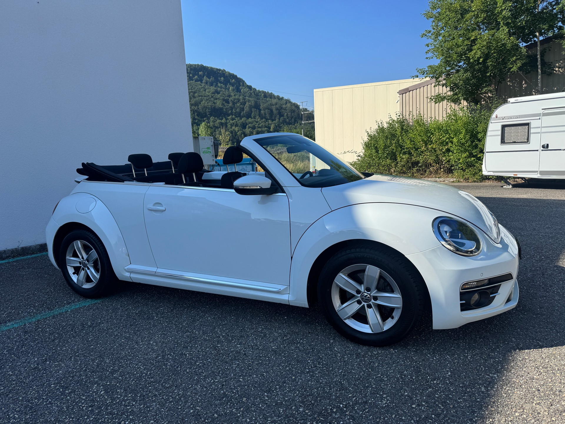 VW Beetle Cabriolet 1.2 TSI BMT-image-3