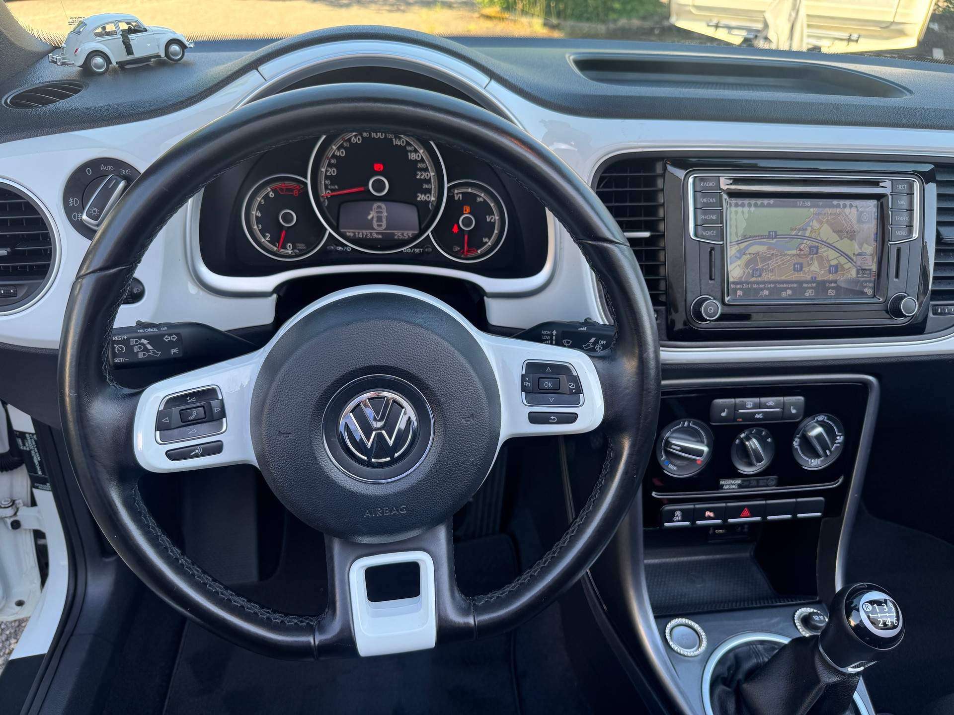 VW Beetle Cabriolet 1.2 TSI BMT-image-13