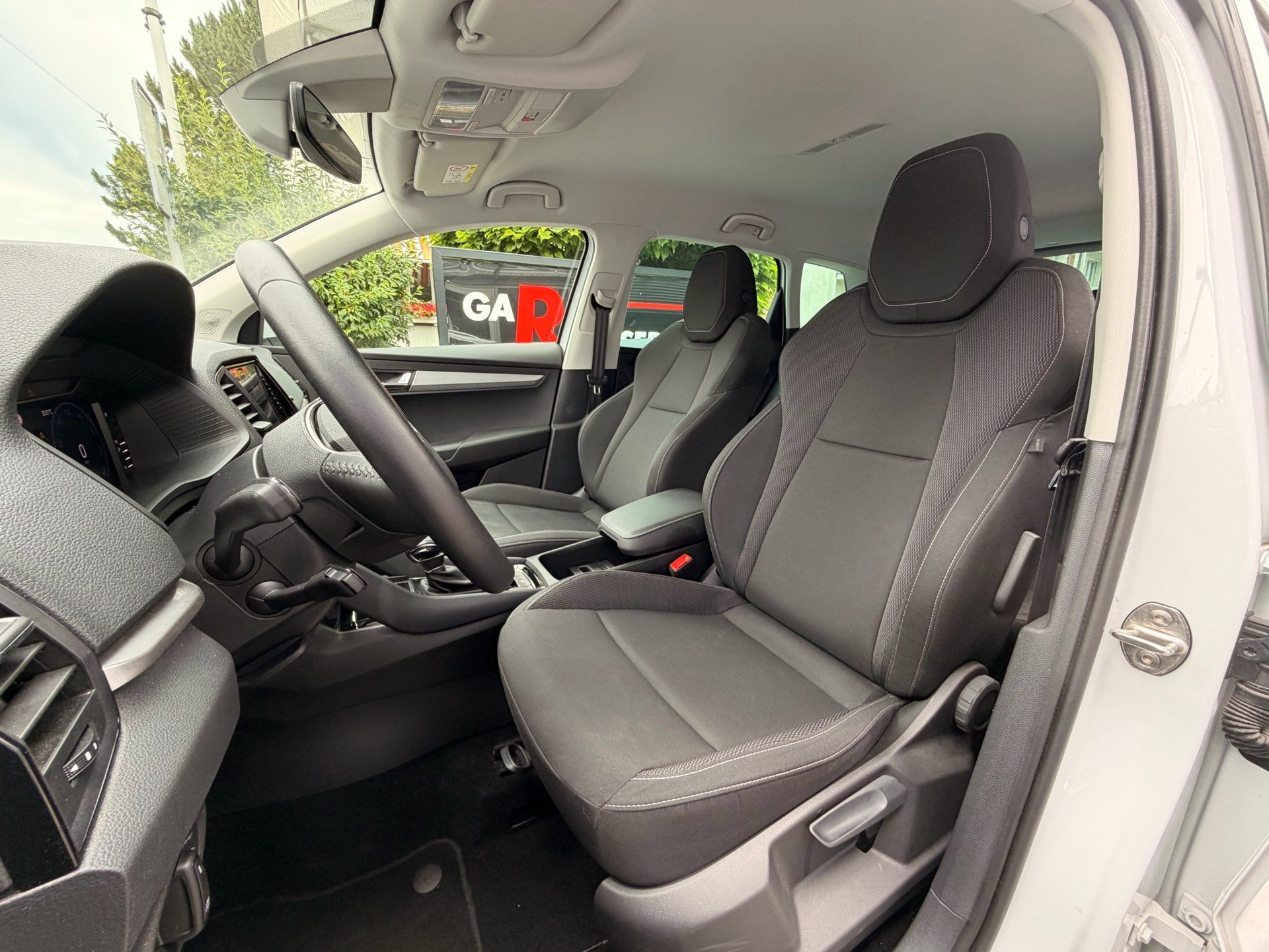 SKODA Karoq Selection *** ACC & RÜCKFAHRKAMERA ***-image-7