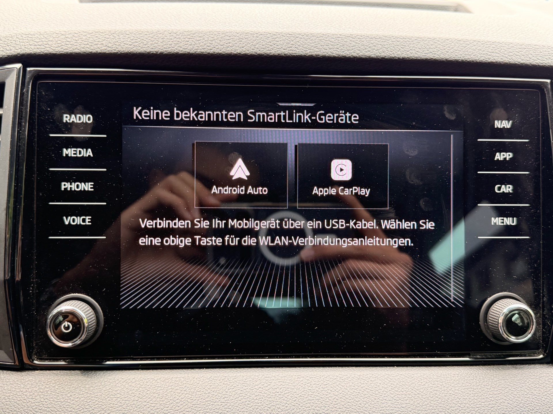 SKODA Karoq Selection *** ACC & RÜCKFAHRKAMERA ***-image-16