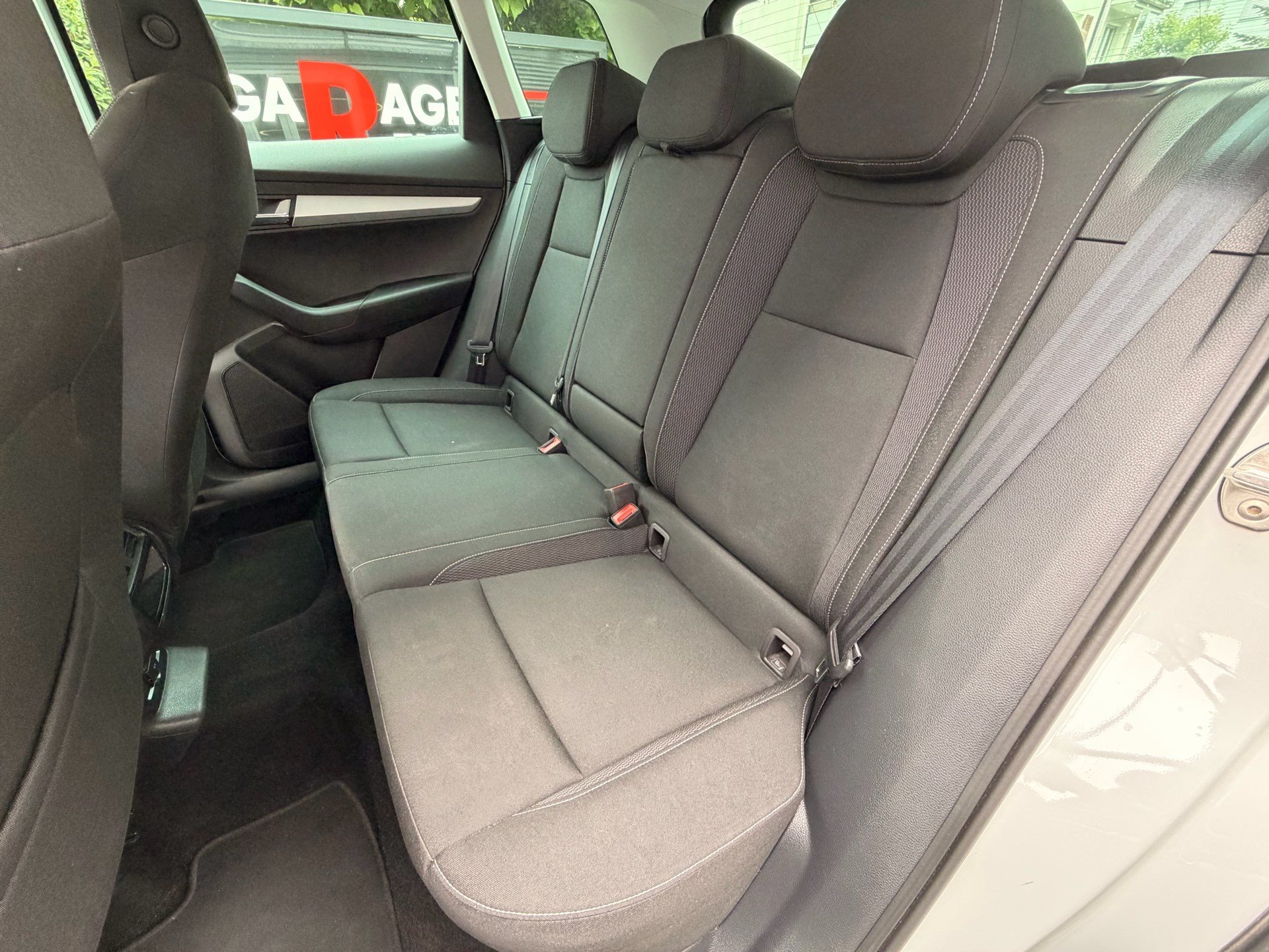 SKODA Karoq Selection *** ACC & RÜCKFAHRKAMERA ***-image-27