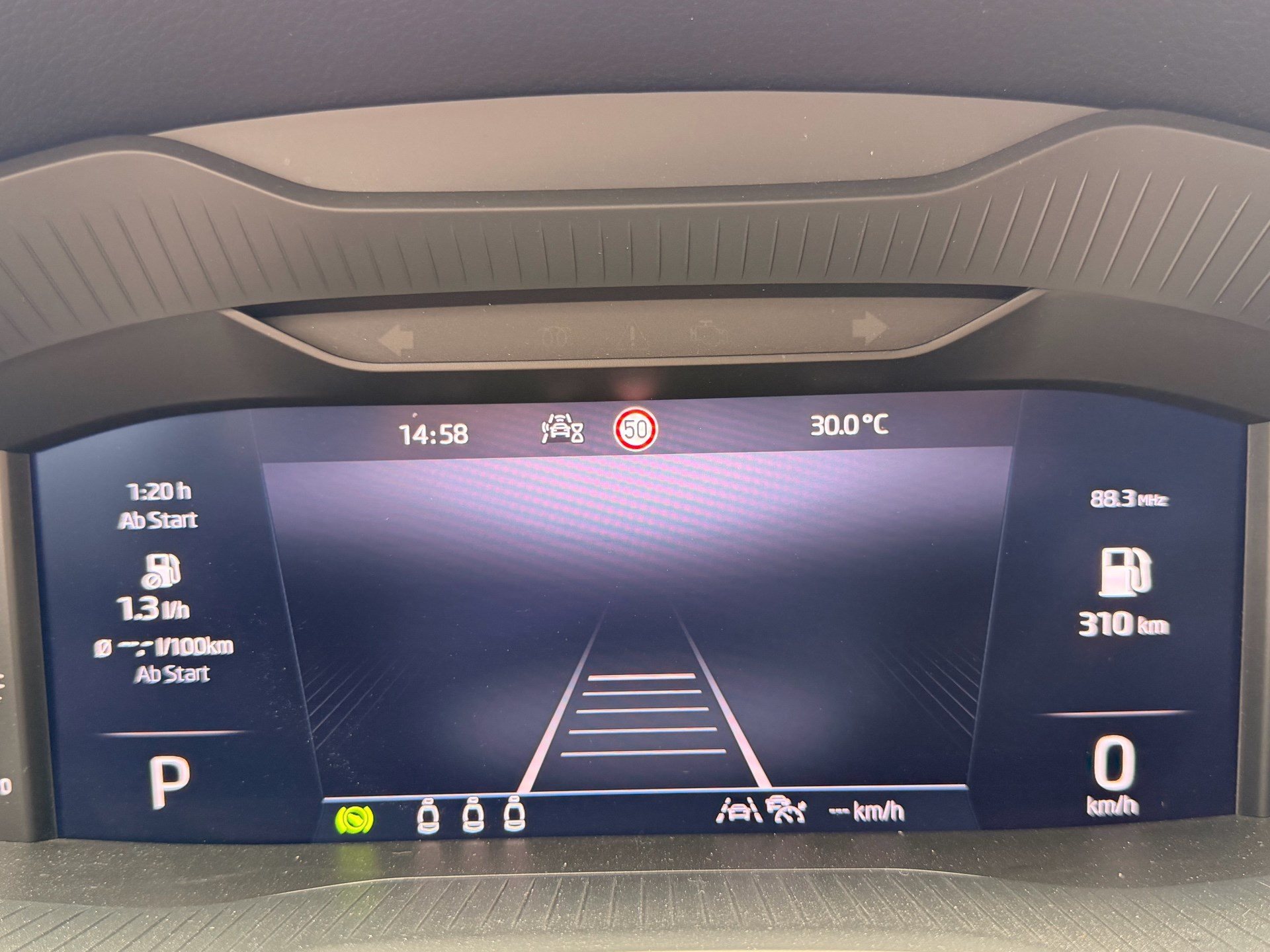 SKODA Karoq Selection *** ACC & RÜCKFAHRKAMERA ***-image-9