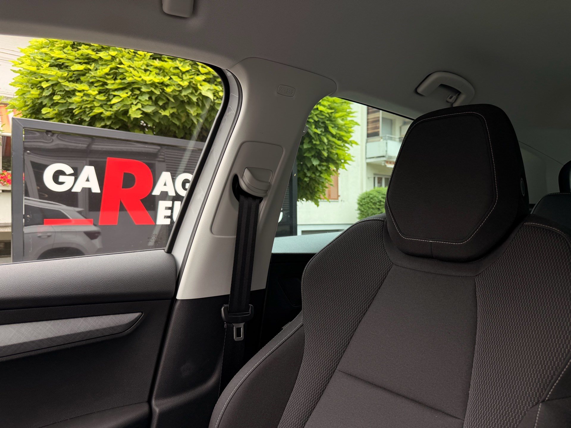 SKODA Karoq Selection *** ACC & RÜCKFAHRKAMERA ***-image-26
