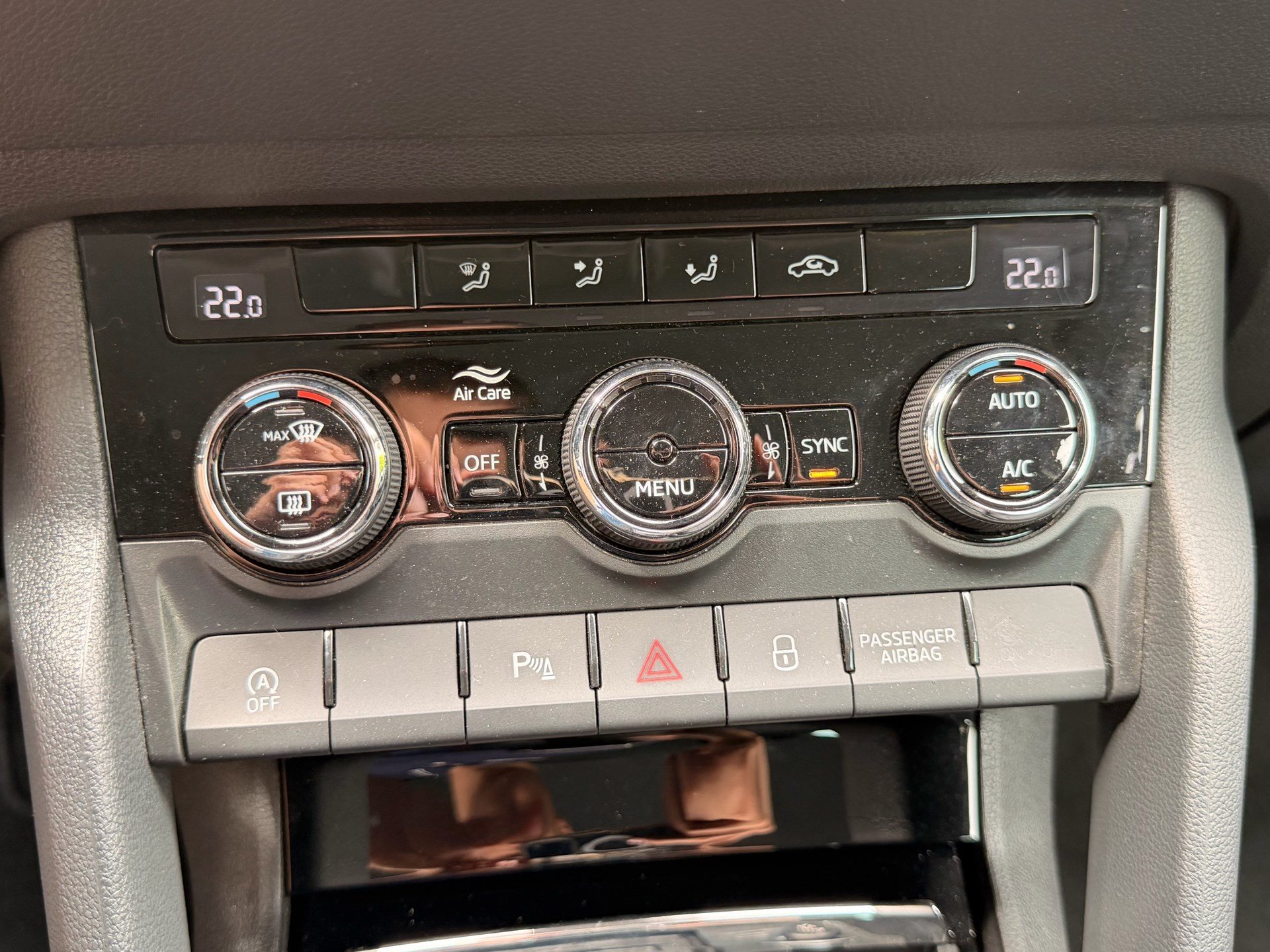 SKODA Karoq Selection *** ACC & RÜCKFAHRKAMERA ***-image-20