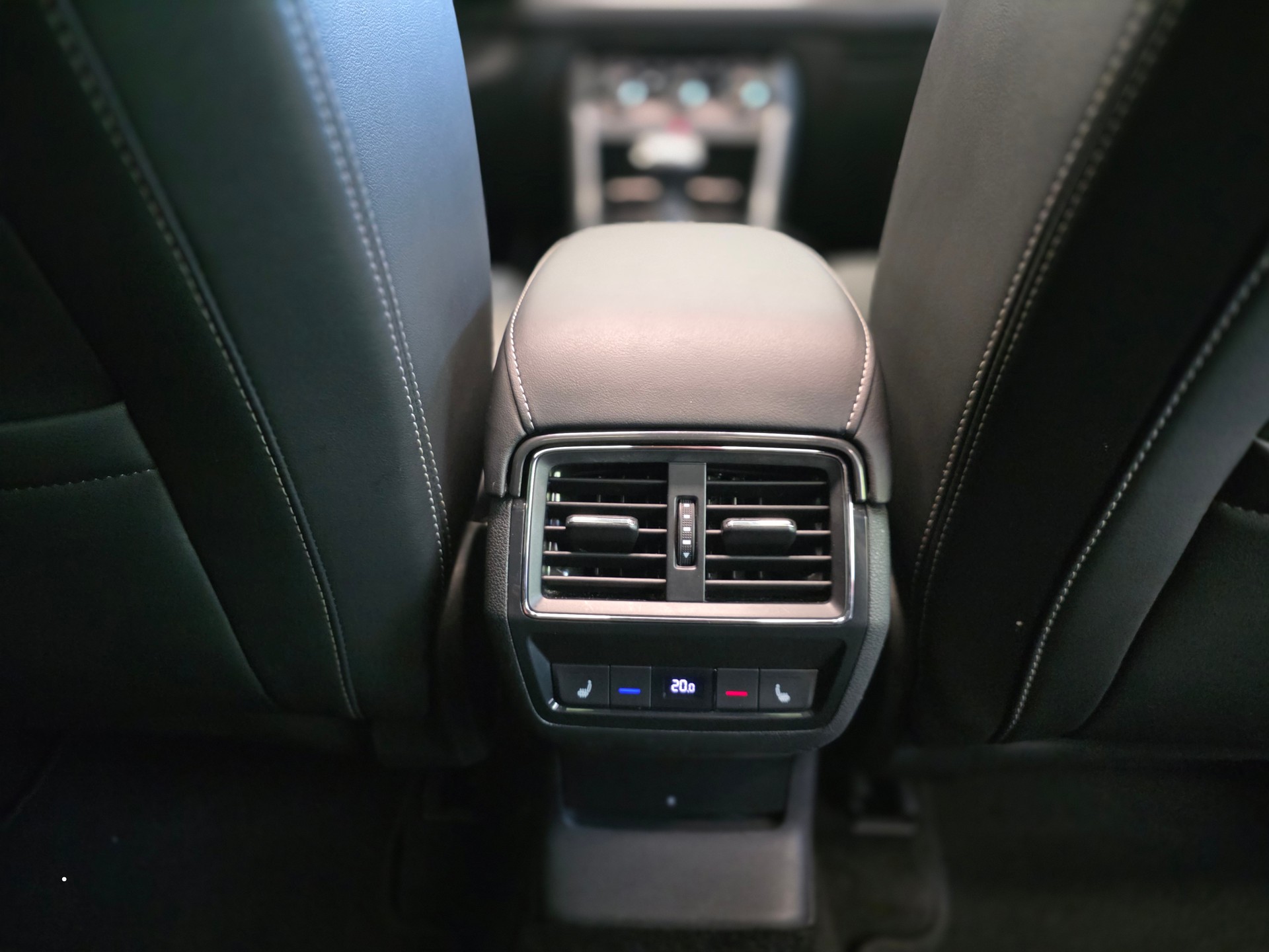 SKODA Kodiaq 2.0 TSI Sportline DSG-image-10