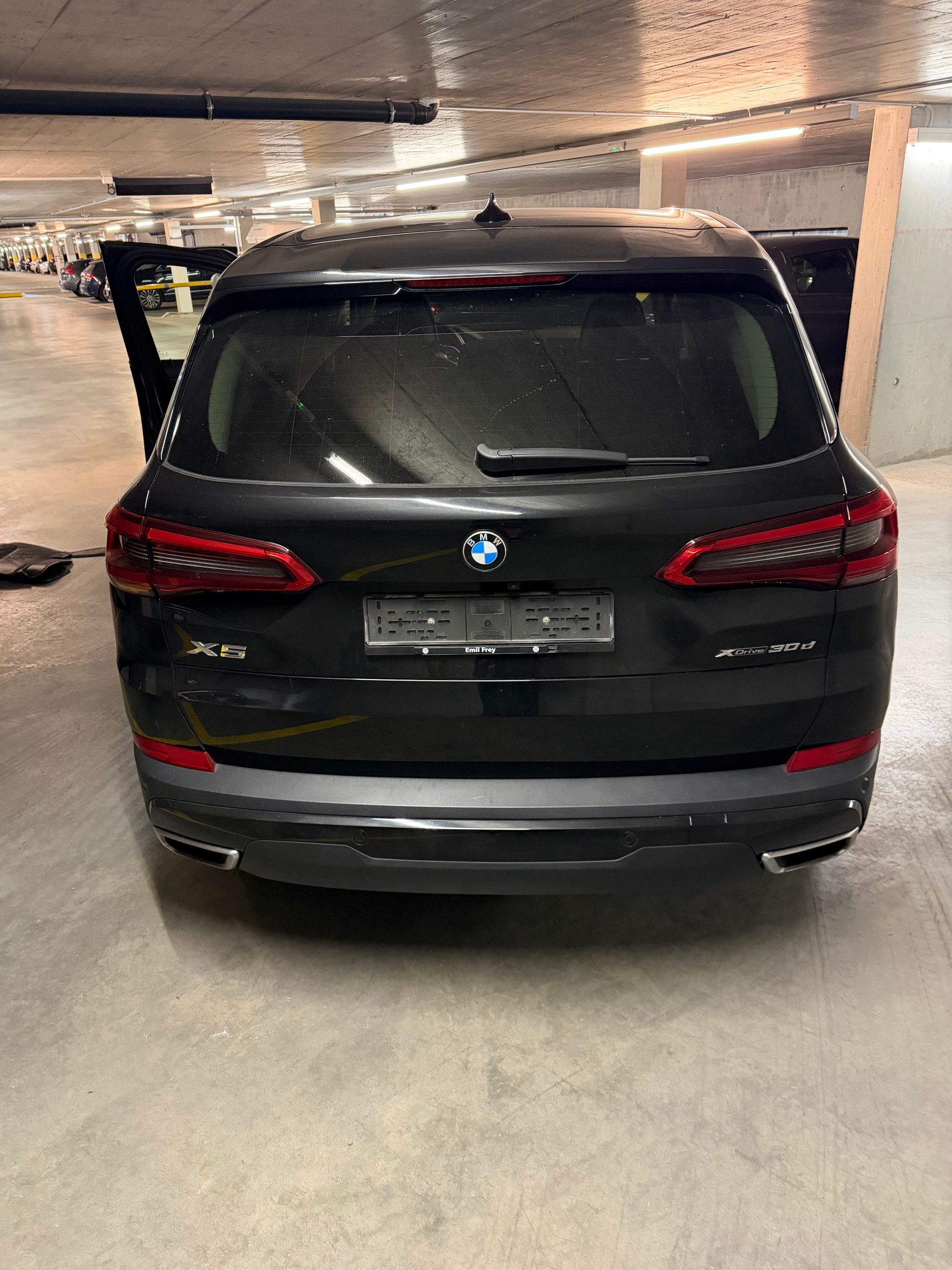 BMW 30d xDrive-image-2
