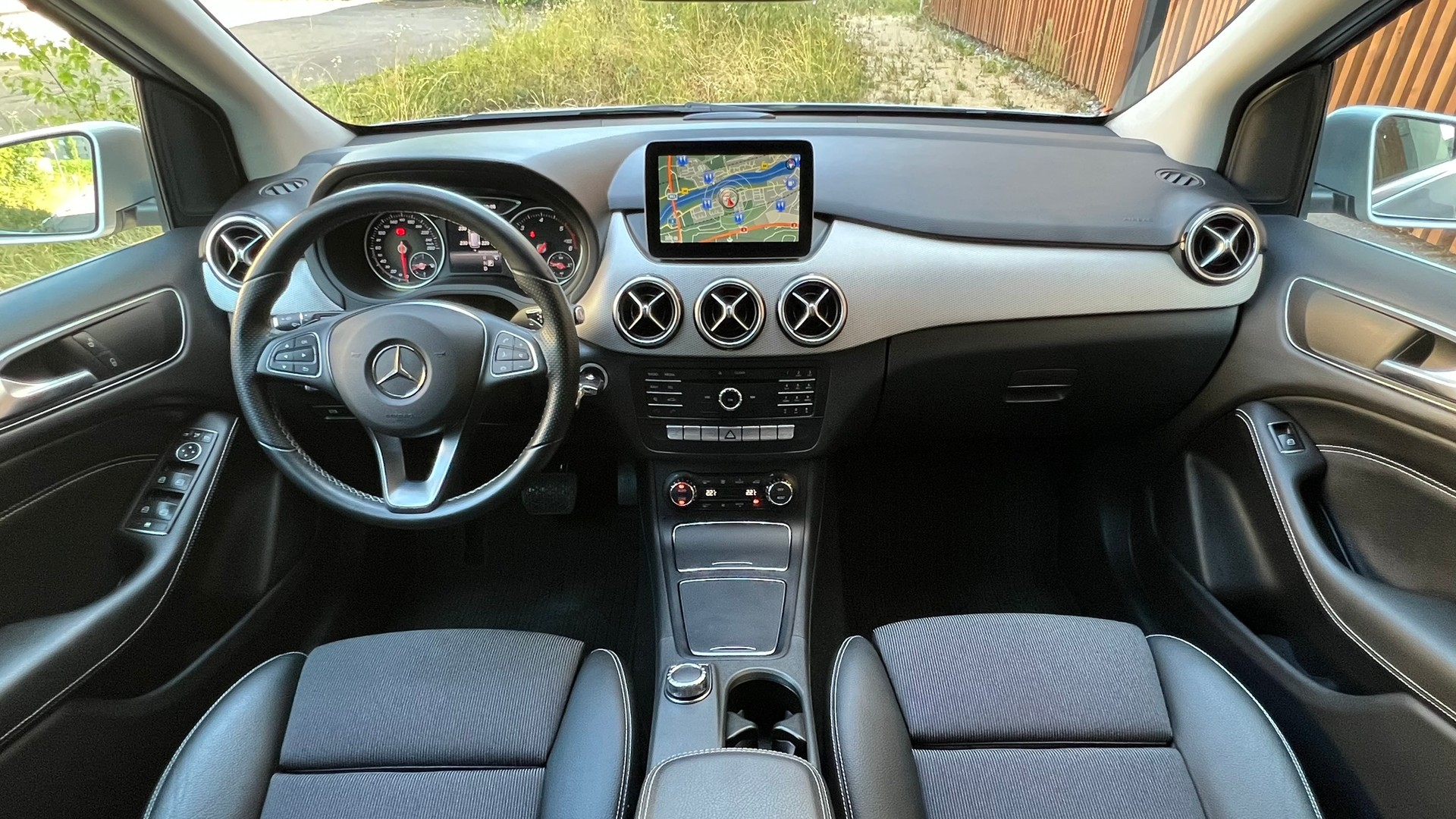 MERCEDES-BENZ B 200 CDI 7G-DCT SPORT l 136 PS-image-18