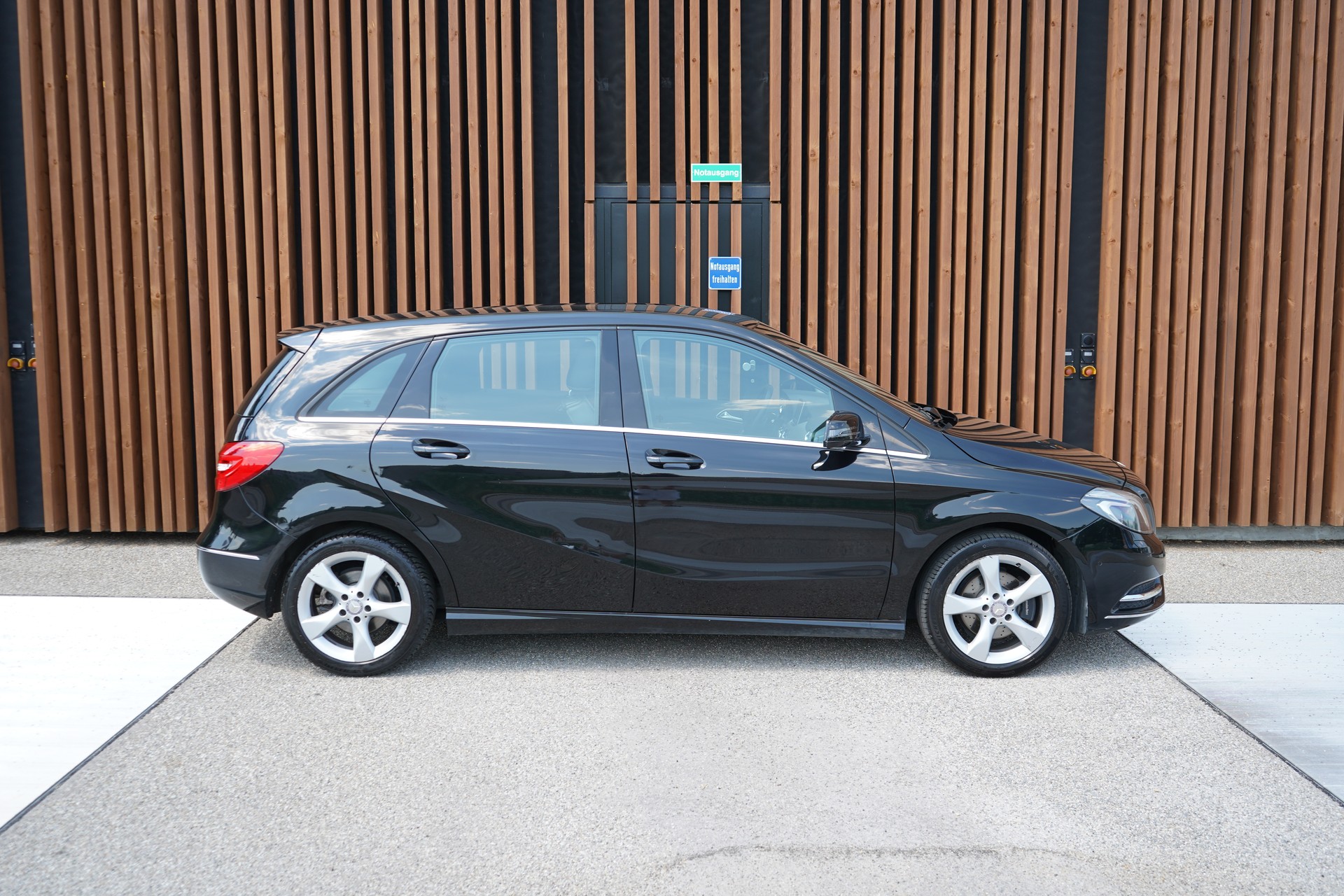 MERCEDES-BENZ B 200 CDI 7G-DCT SPORT l 136 PS-image-4