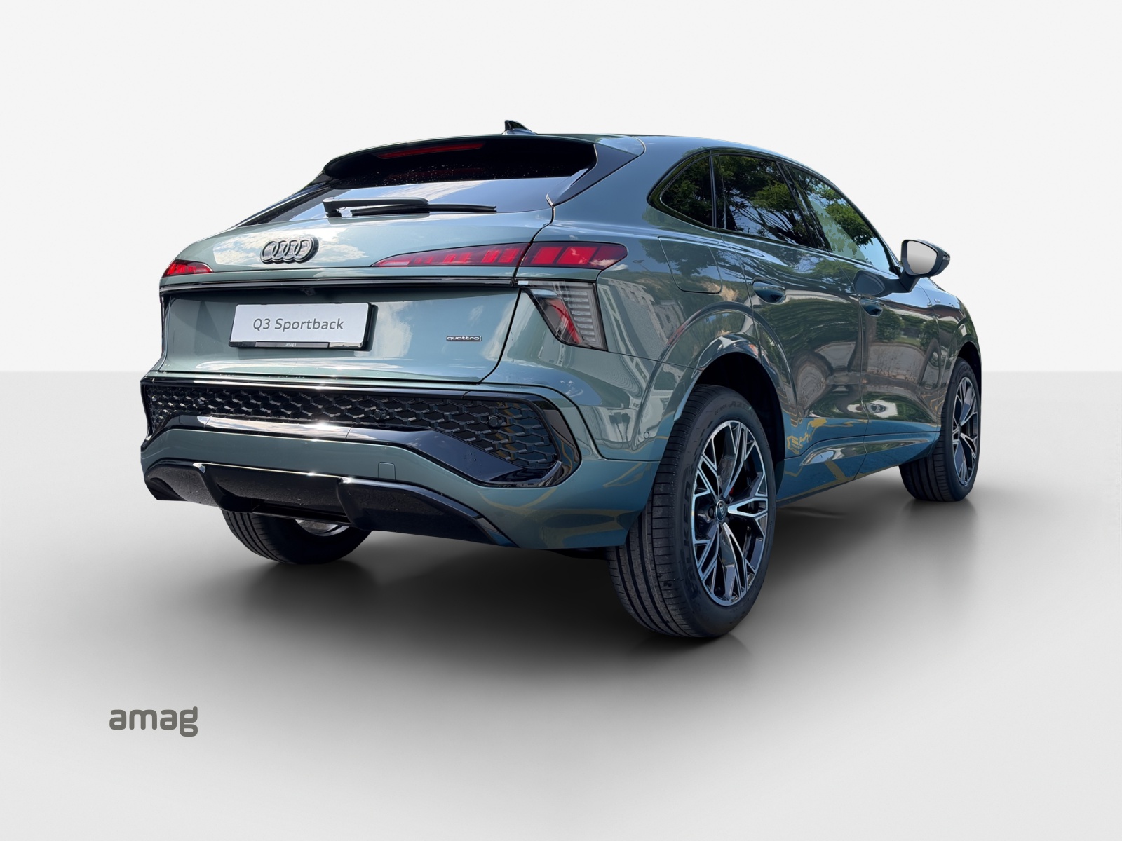 AUDI Q3 Sportback TFSI quattro 195 kW S tronic-image-4