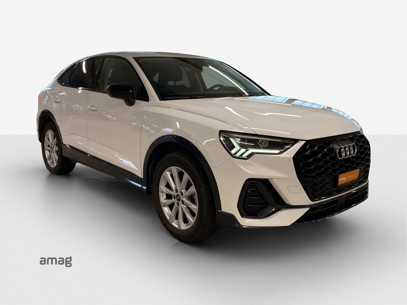 AUDI Q3 Sportback 45 TFSI e Attraction S-tronic-image-6