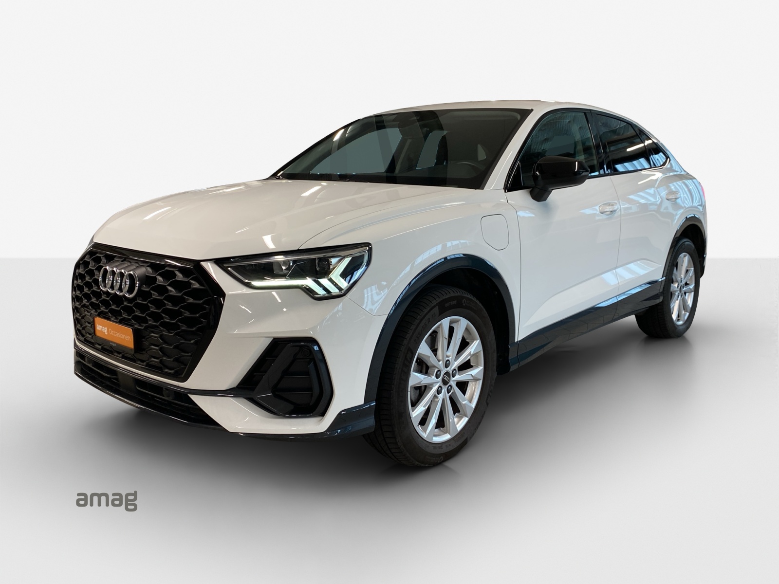 AUDI Q3 Sportback 45 TFSI e Attraction S-tronic-image-0