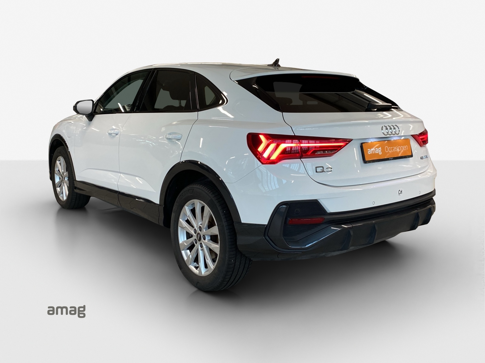 AUDI Q3 Sportback 45 TFSI e Attraction S-tronic-image-2