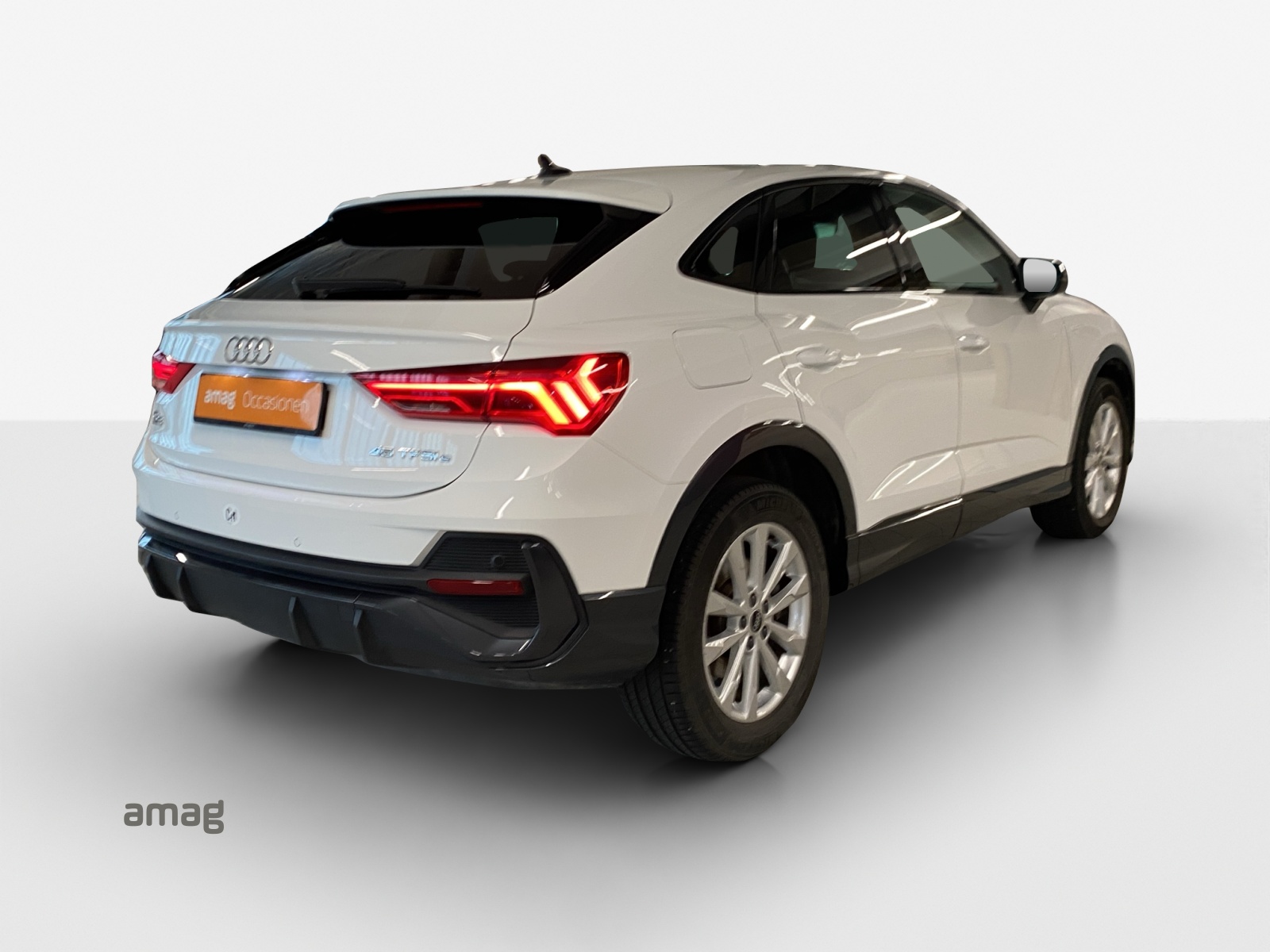 AUDI Q3 Sportback 45 TFSI e Attraction S-tronic-image-5