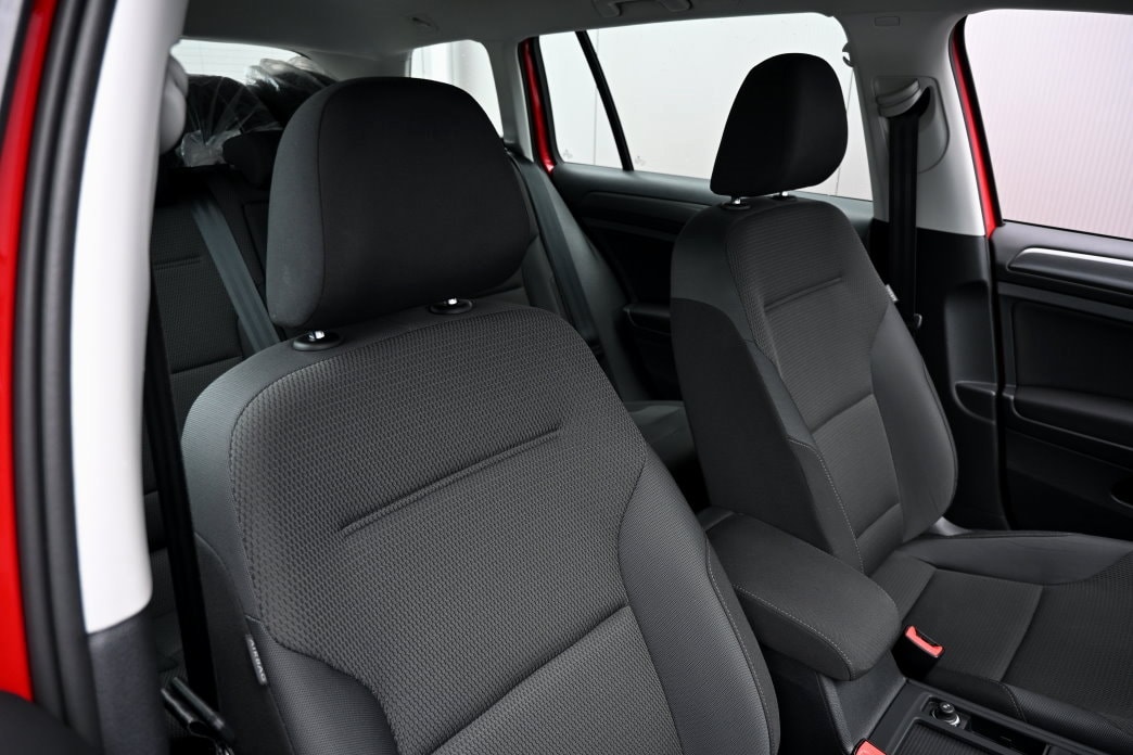 VW Golf Variant 2.0 TDI Comfortline DSG-image-5