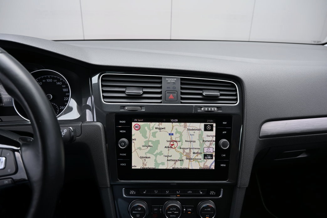 VW Golf Variant 2.0 TDI Comfortline DSG-image-11