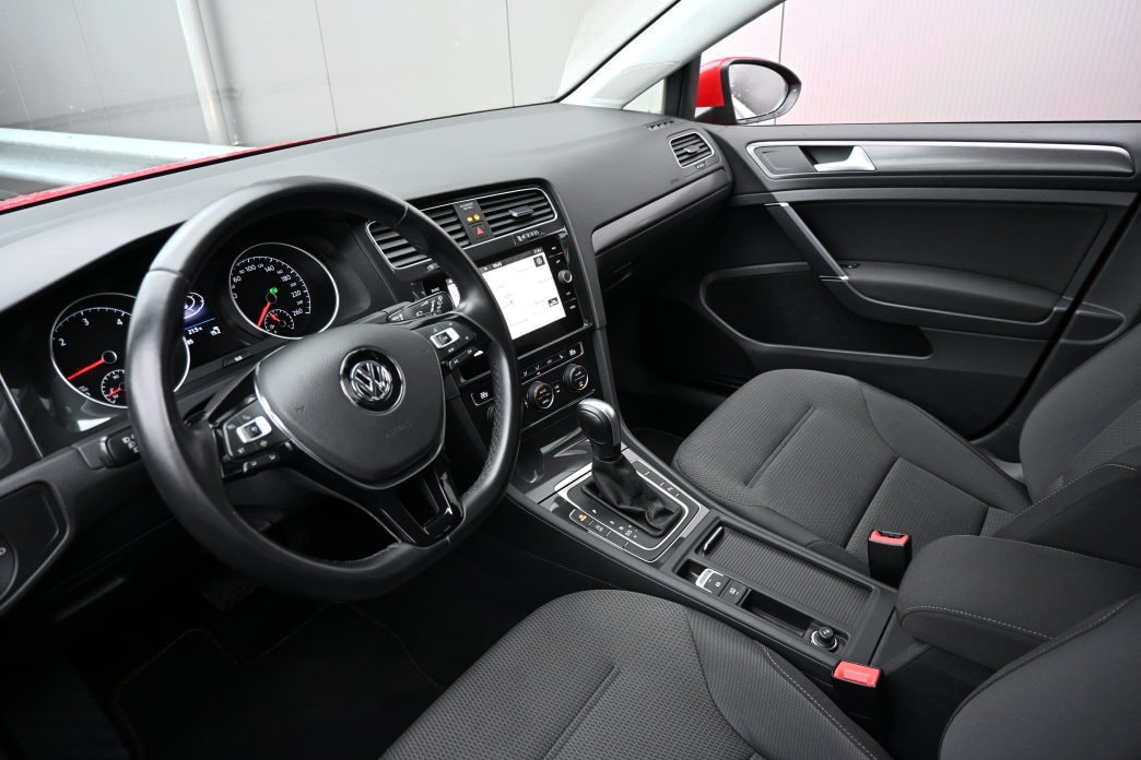 VW Golf Variant 2.0 TDI Comfortline DSG-image-8