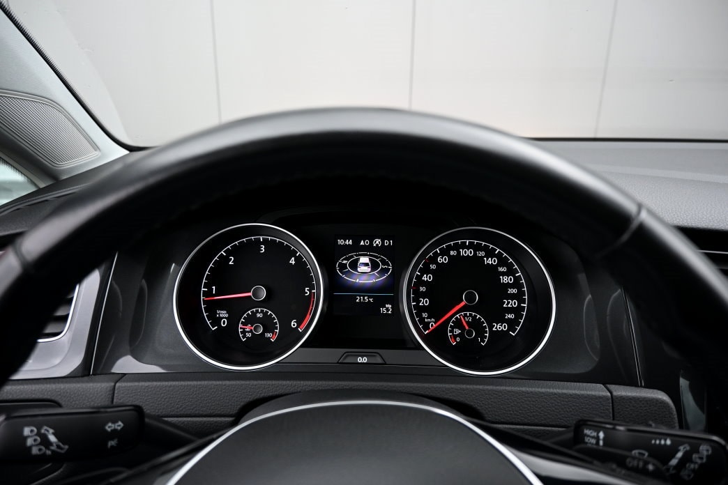 VW Golf Variant 2.0 TDI Comfortline DSG-image-10